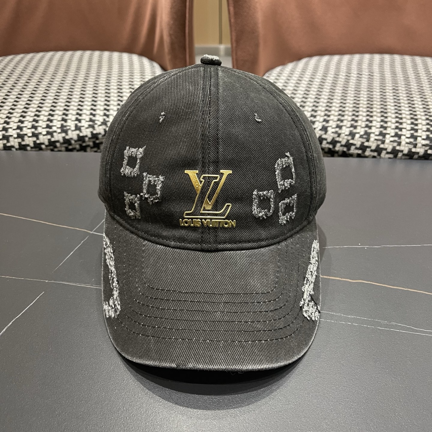 LV路易威登 新款春季帽子复古做旧破洞磨边字母棒球帽宽帽檐大脸显脸小