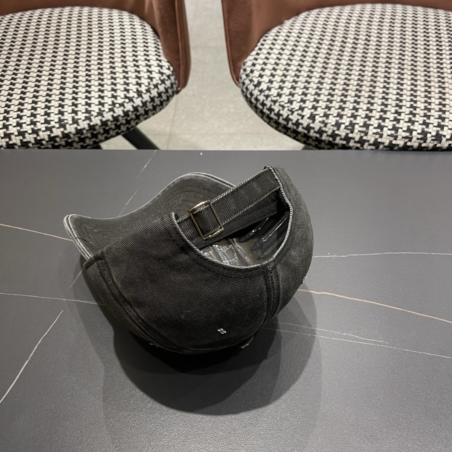 LV路易威登 新款春季帽子复古做旧破洞磨边字母棒球帽宽帽檐大脸显脸小