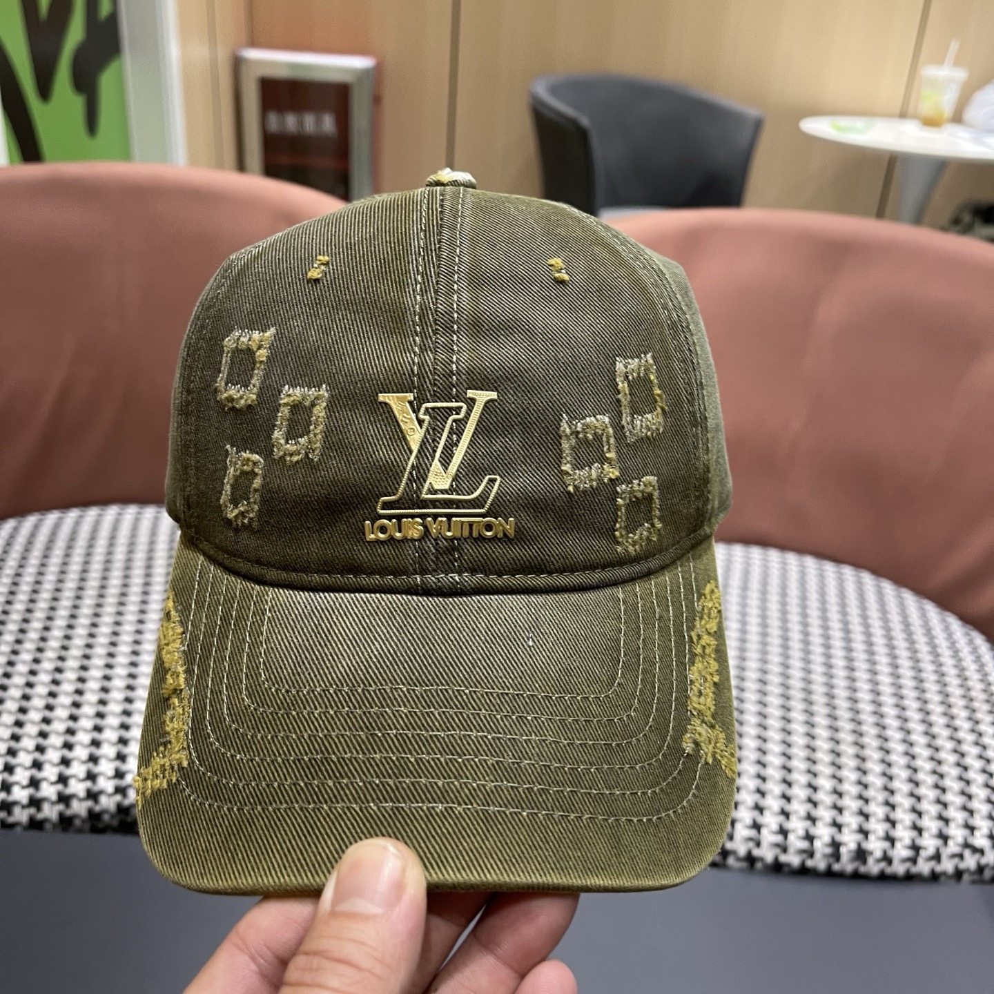 LV路易威登 新款春季帽子复古做旧破洞磨边字母棒球帽宽帽檐大脸显脸小