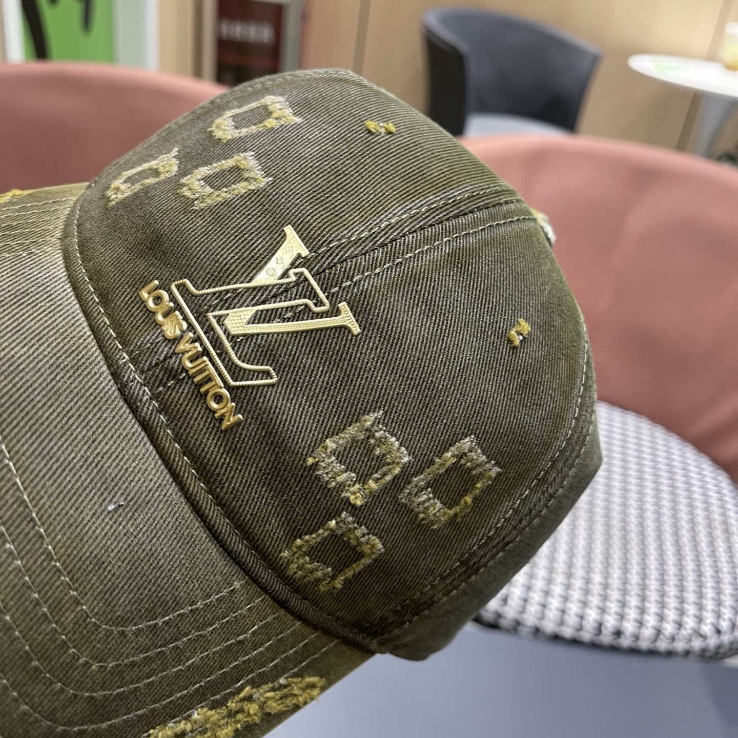 LV路易威登 新款春季帽子复古做旧破洞磨边字母棒球帽宽帽檐大脸显脸小