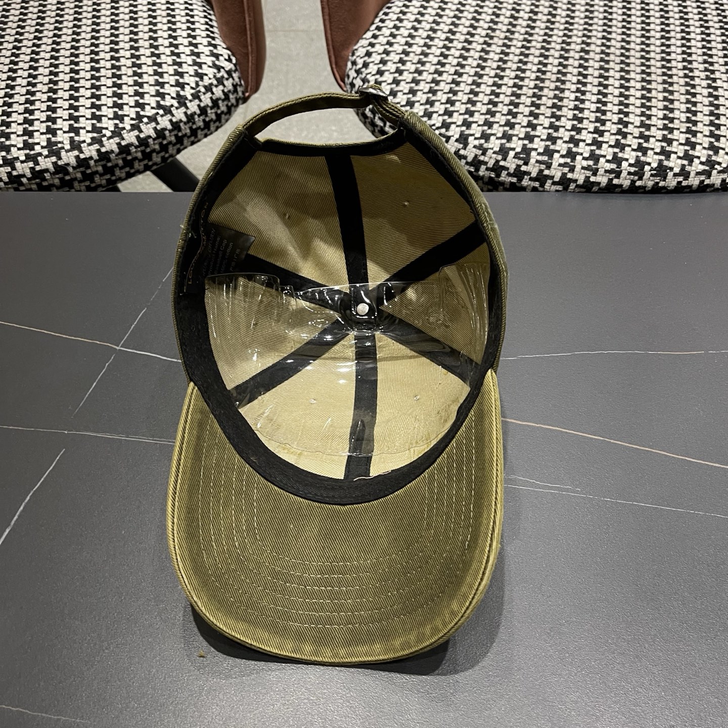 LV路易威登 新款春季帽子复古做旧破洞磨边字母棒球帽宽帽檐大脸显脸小