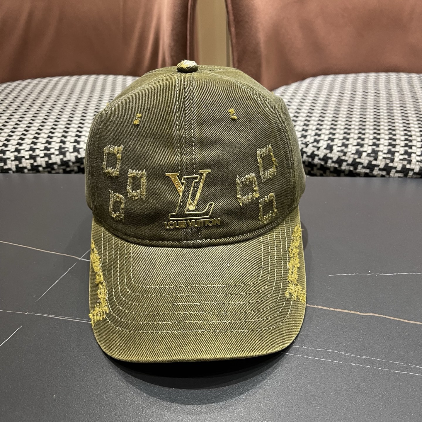 LV路易威登 新款春季帽子复古做旧破洞磨边字母棒球帽宽帽檐大脸显脸小