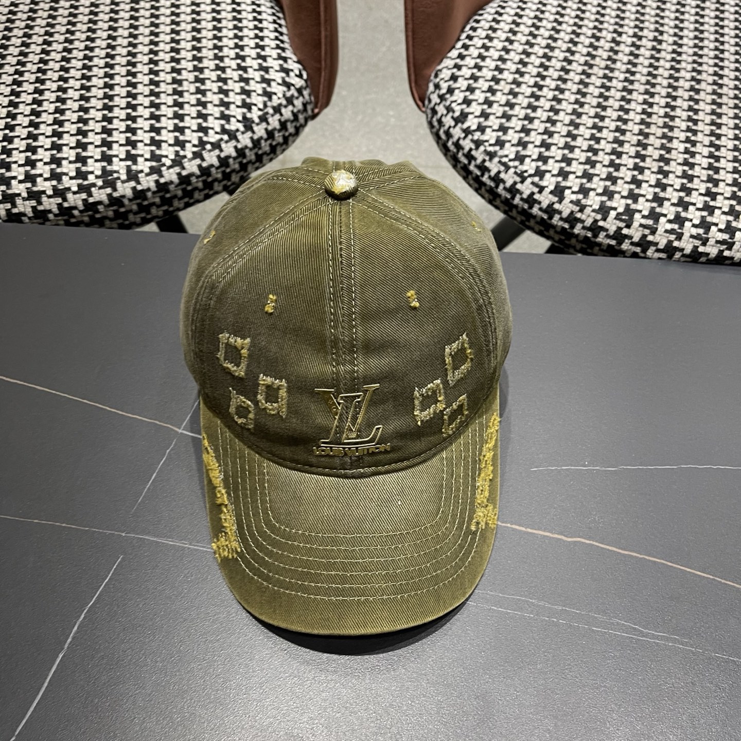 LV路易威登 新款春季帽子复古做旧破洞磨边字母棒球帽宽帽檐大脸显脸小