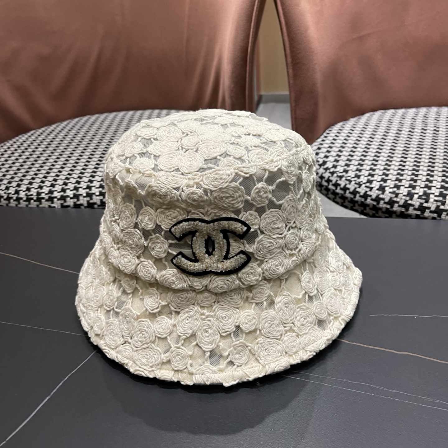 CHANEL香奈儿韩版新款镂空钩花蕾丝盆帽春夏女花朵刺绣渔夫帽显脸小欧根纱仙女