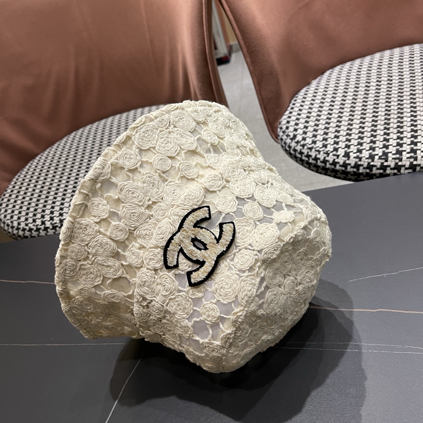 CHANEL香奈儿韩版新款镂空钩花蕾丝盆帽春夏女花朵刺绣渔夫帽显脸小欧根纱仙女