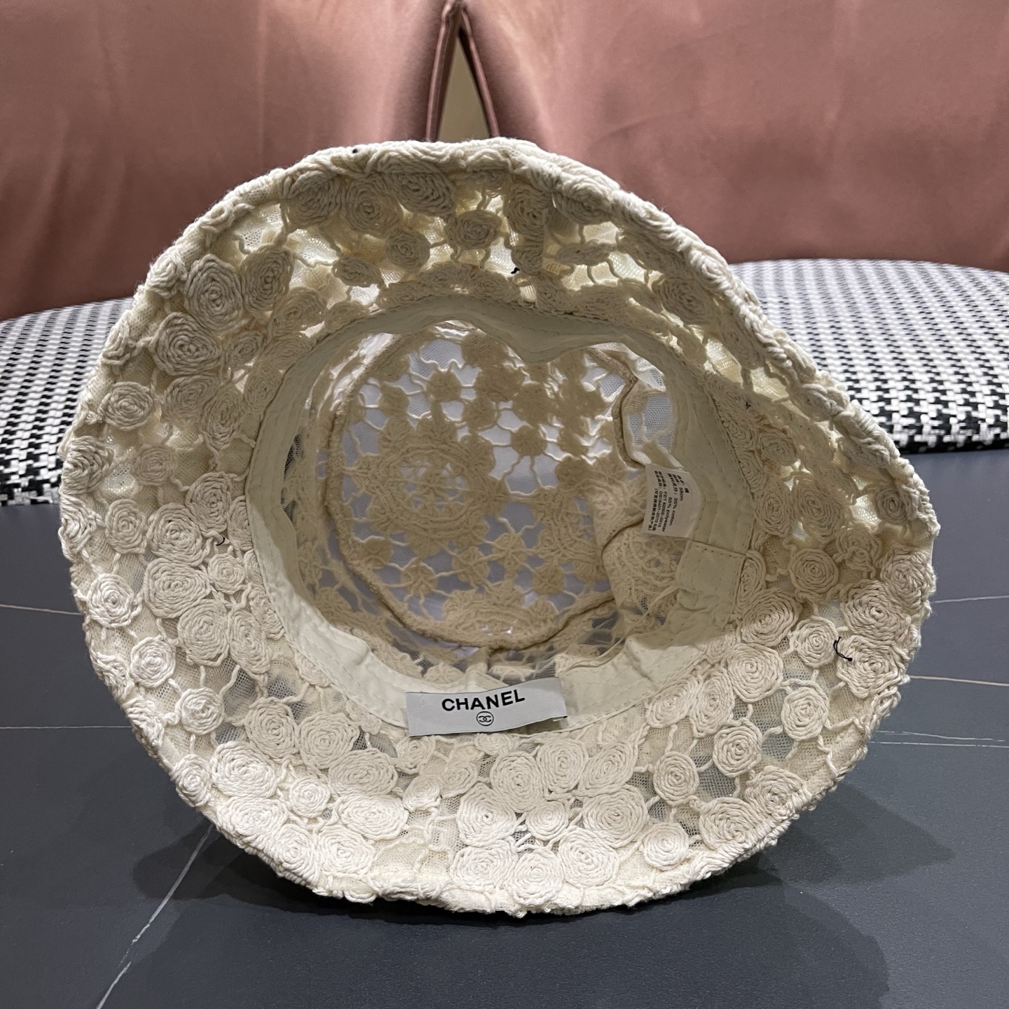 CHANEL香奈儿韩版新款镂空钩花蕾丝盆帽春夏女花朵刺绣渔夫帽显脸小欧根纱仙女