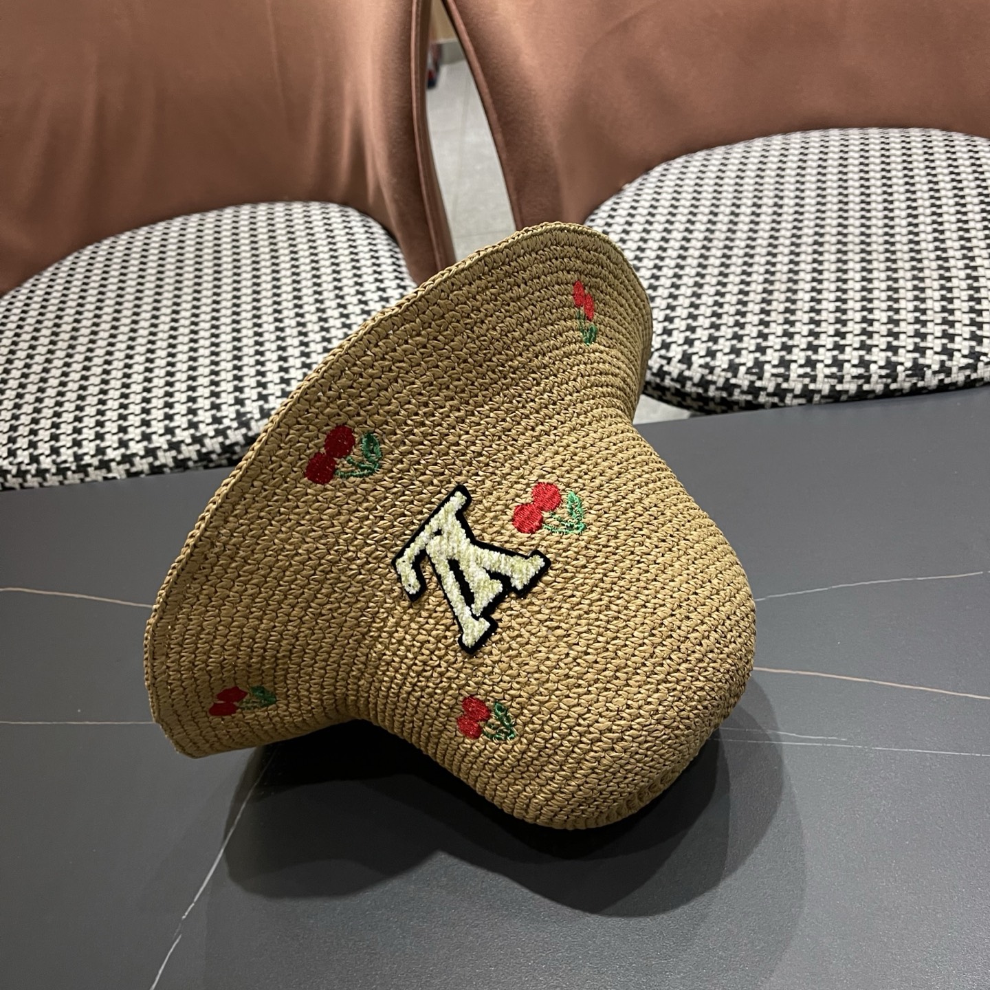 LV路易威登 彩虹编织草帽渔夫帽女 2026新款百搭防晒帽子遮阳帽海边出游沙滩帽