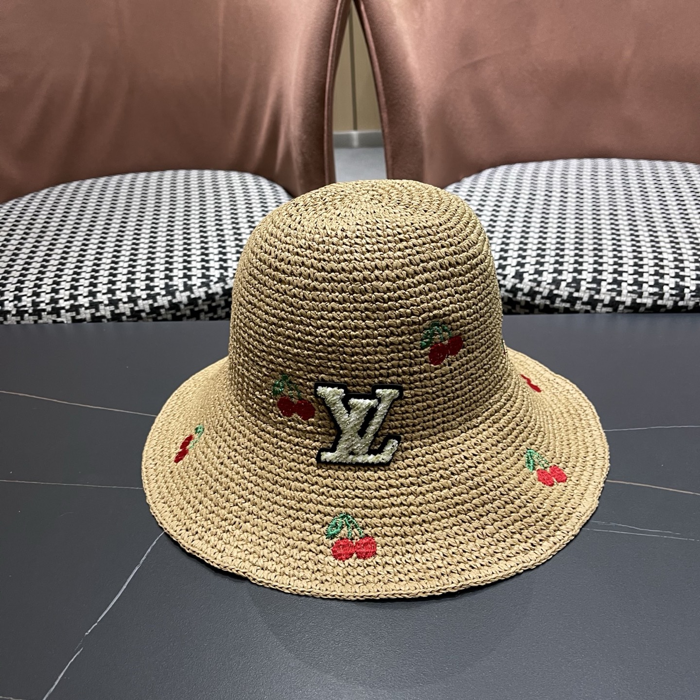 LV路易威登 彩虹编织草帽渔夫帽女 2026新款百搭防晒帽子遮阳帽海边出游沙滩帽