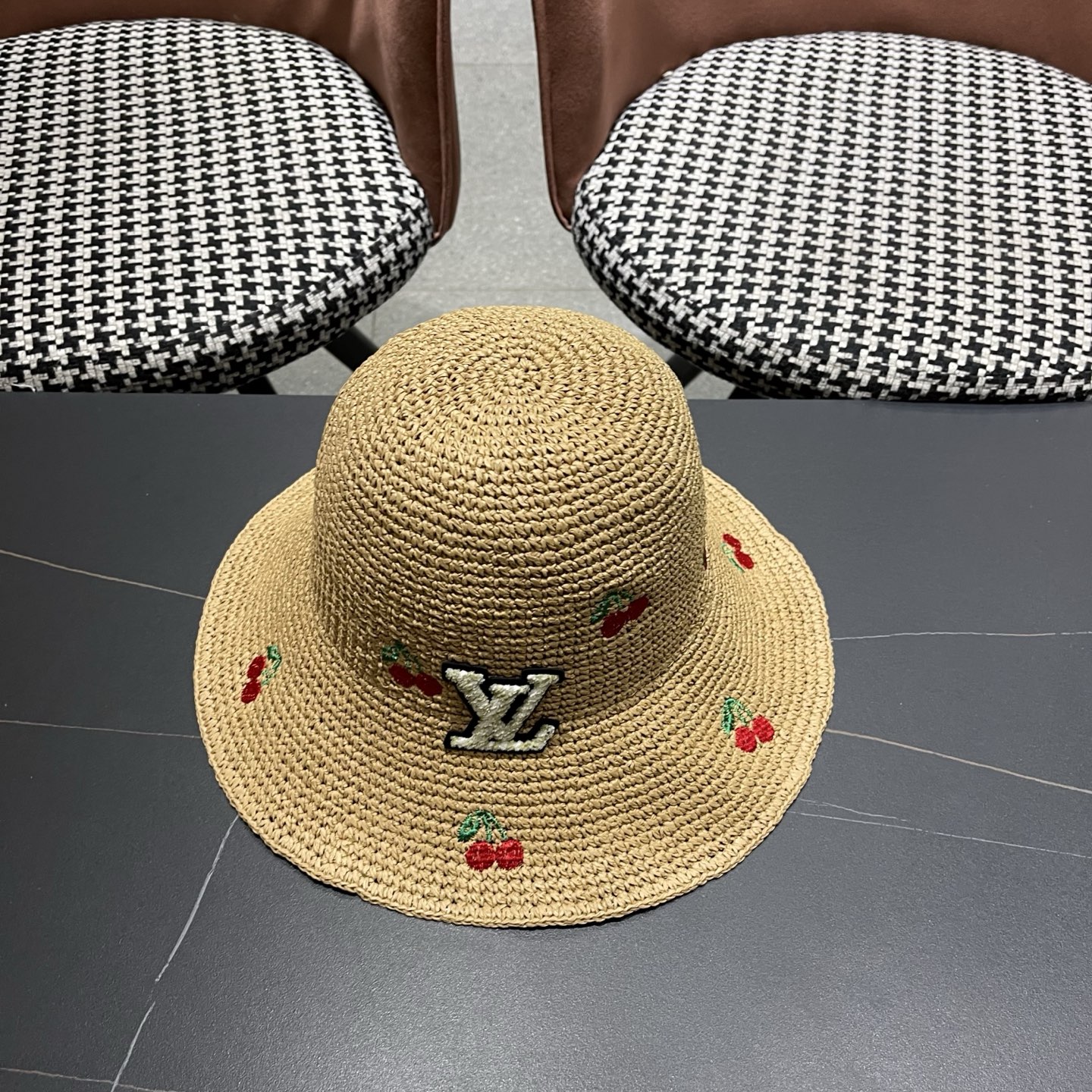 LV路易威登 彩虹编织草帽渔夫帽女 2026新款百搭防晒帽子遮阳帽海边出游沙滩帽