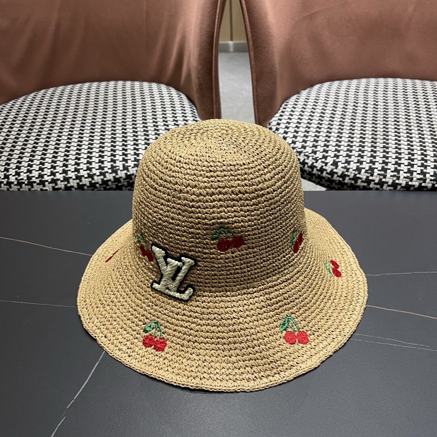 LV路易威登 彩虹编织草帽渔夫帽女 2026新款百搭防晒帽子遮阳帽海边出游沙滩帽