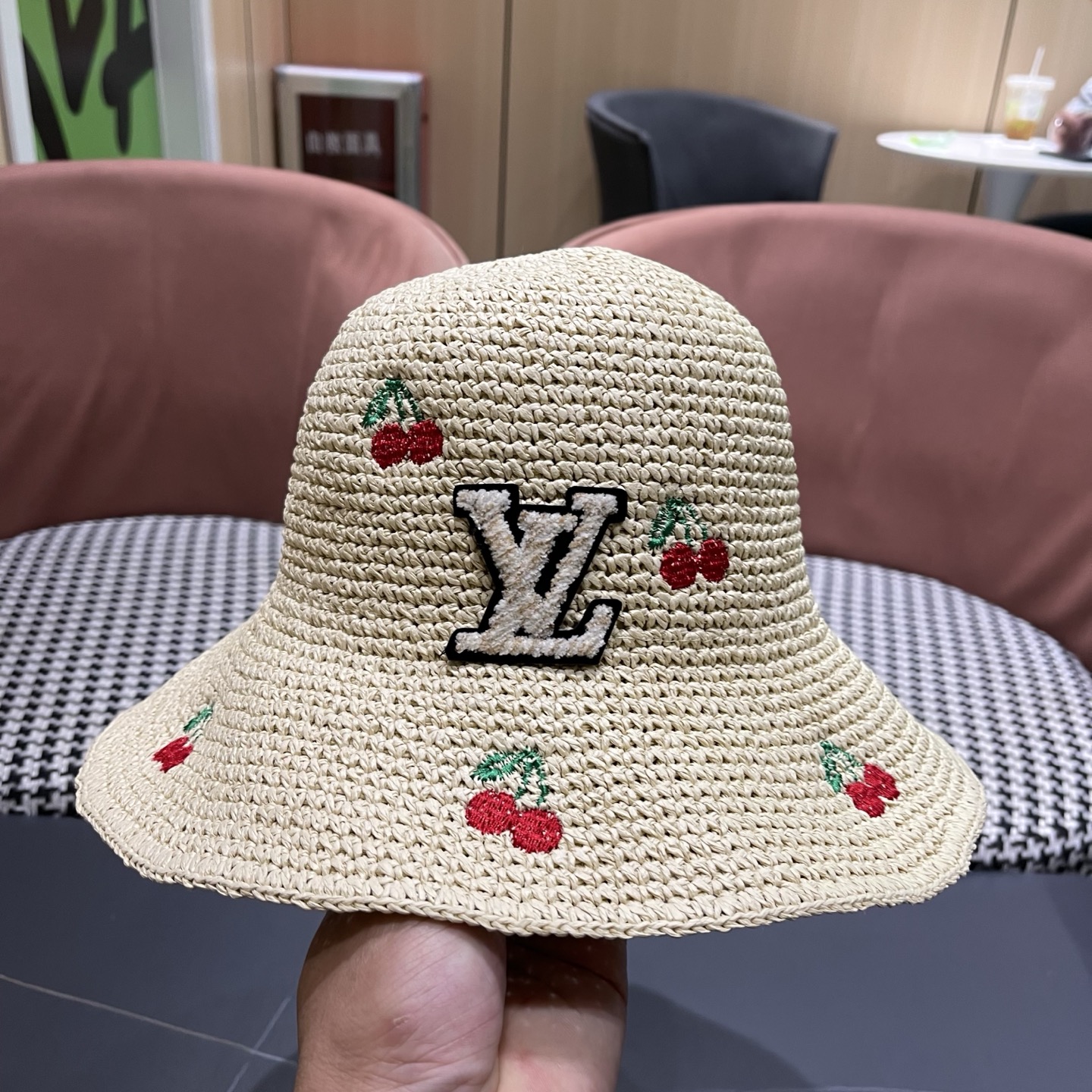 LV路易威登 彩虹编织草帽渔夫帽女 2026新款百搭防晒帽子遮阳帽海边出游沙滩帽