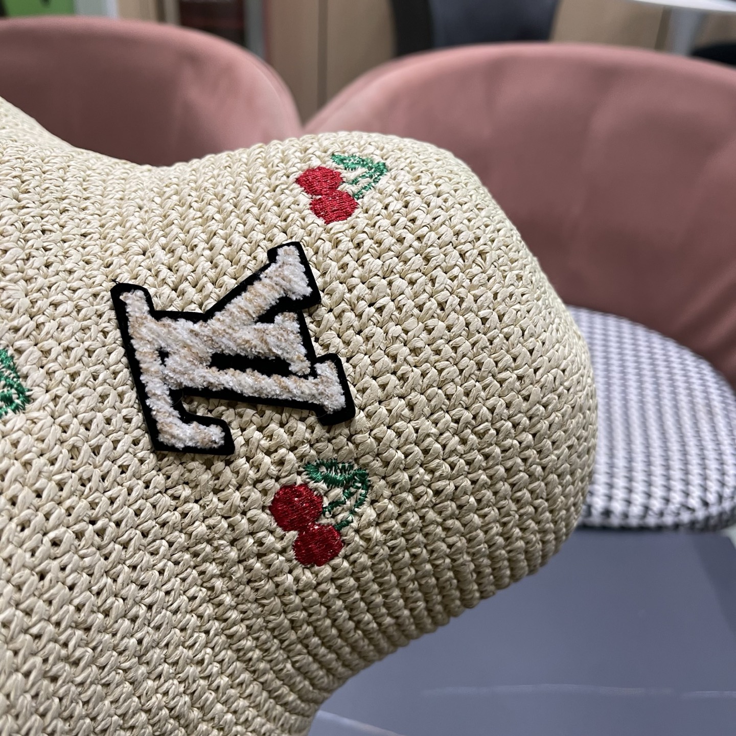 LV路易威登 彩虹编织草帽渔夫帽女 2026新款百搭防晒帽子遮阳帽海边出游沙滩帽