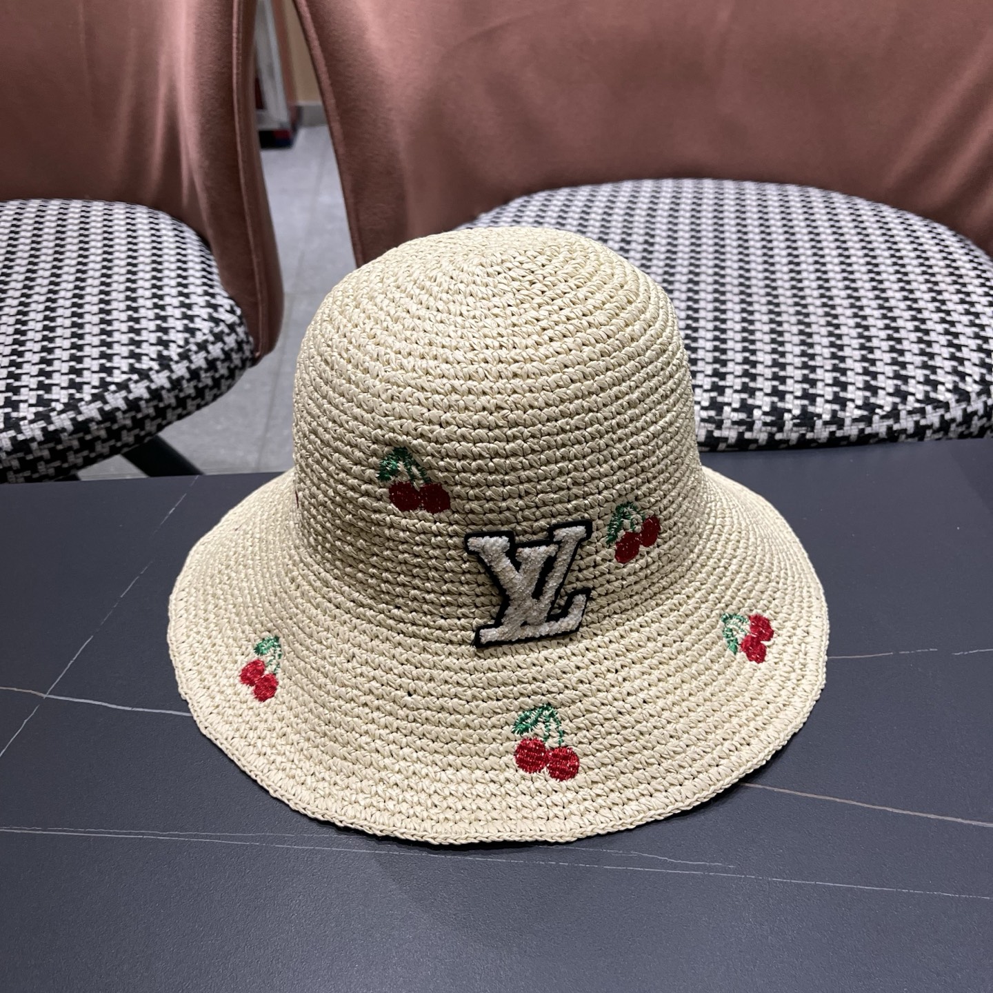LV路易威登 彩虹编织草帽渔夫帽女 2026新款百搭防晒帽子遮阳帽海边出游沙滩帽