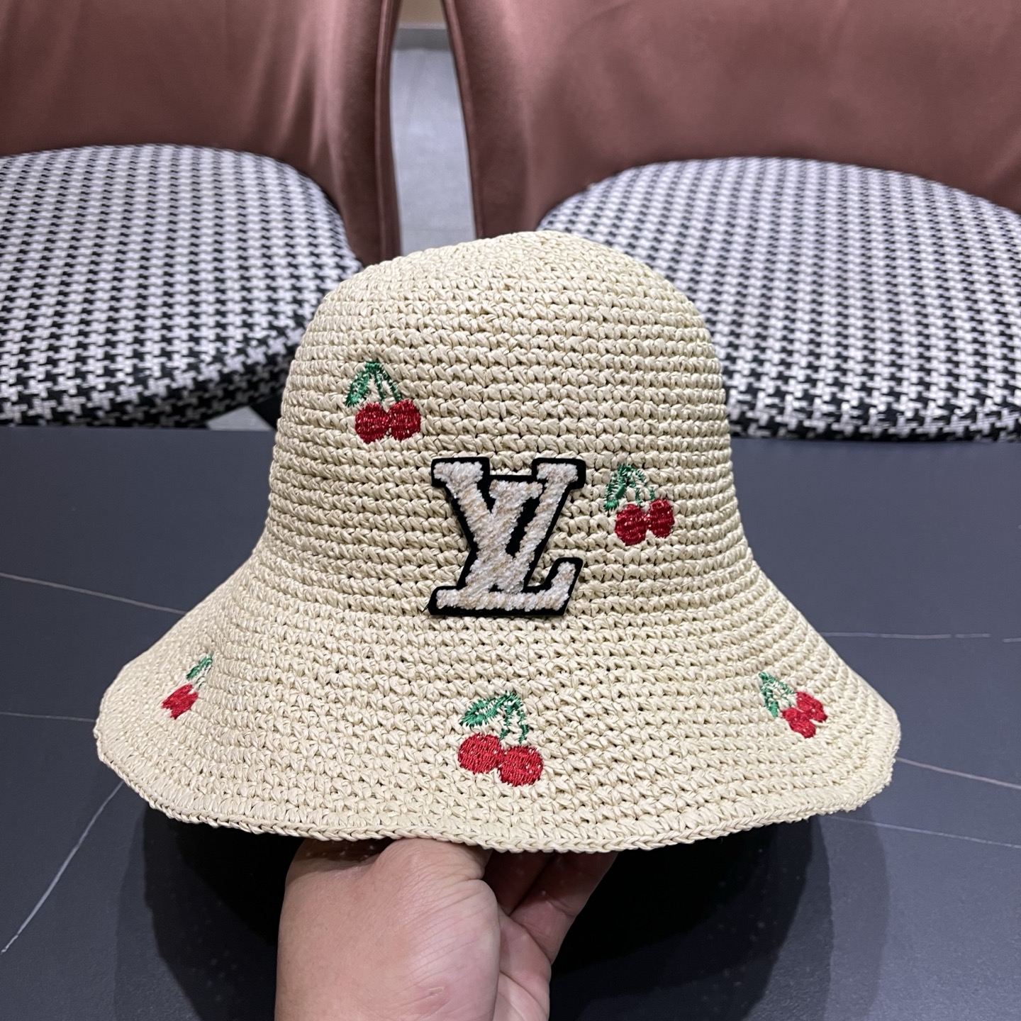 LV路易威登 彩虹编织草帽渔夫帽女 2026新款百搭防晒帽子遮阳帽海边出游沙滩帽