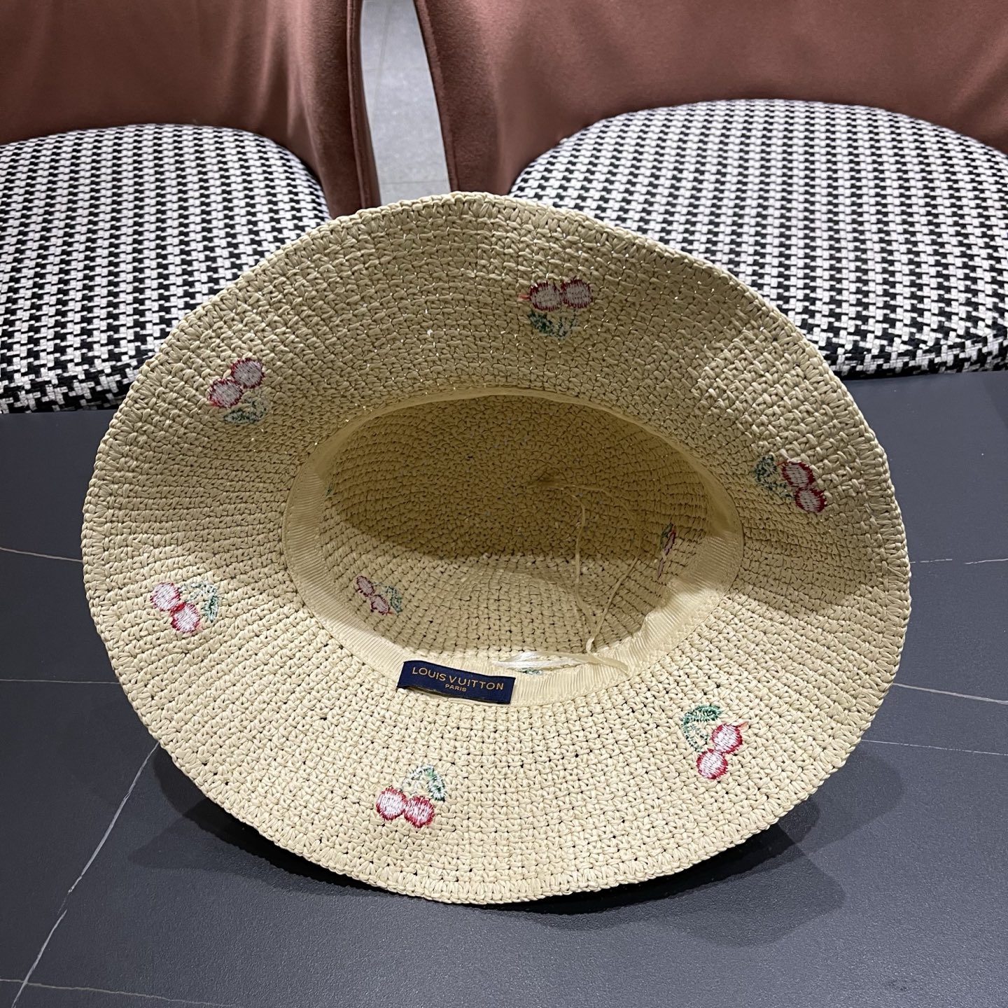 LV路易威登 彩虹编织草帽渔夫帽女 2026新款百搭防晒帽子遮阳帽海边出游沙滩帽