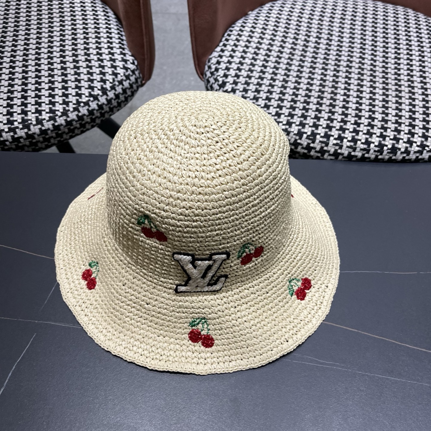 LV路易威登 彩虹编织草帽渔夫帽女 2026新款百搭防晒帽子遮阳帽海边出游沙滩帽