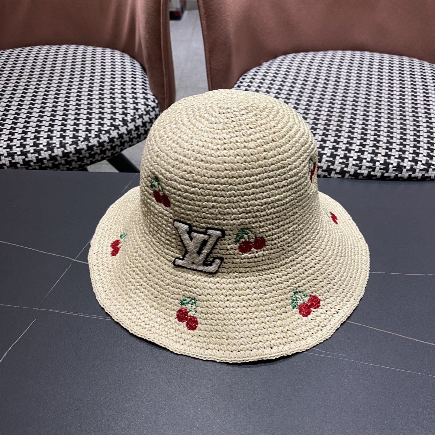 LV路易威登 彩虹编织草帽渔夫帽女 2026新款百搭防晒帽子遮阳帽海边出游沙滩帽
