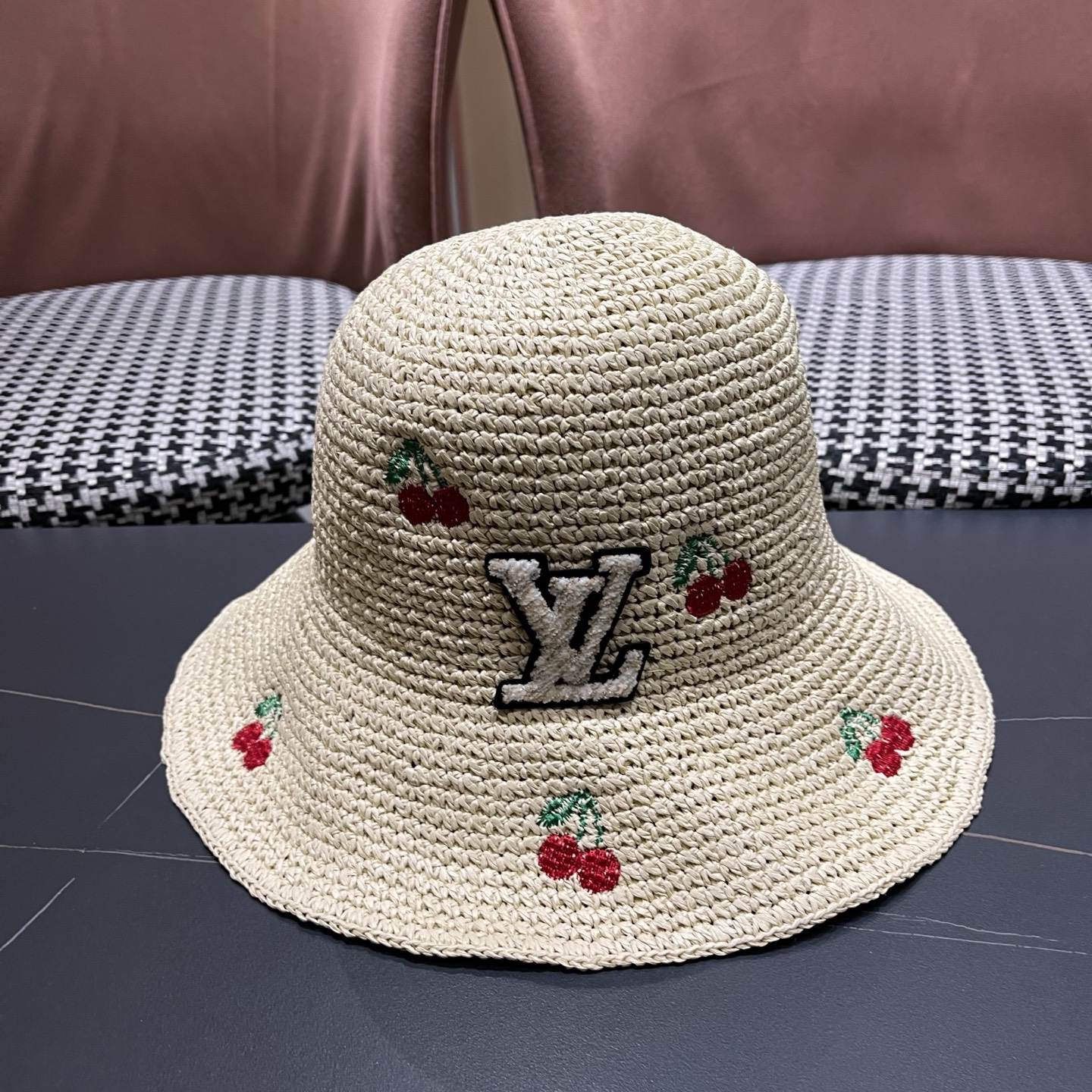 LV路易威登 彩虹编织草帽渔夫帽女 2026新款百搭防晒帽子遮阳帽海边出游沙滩帽