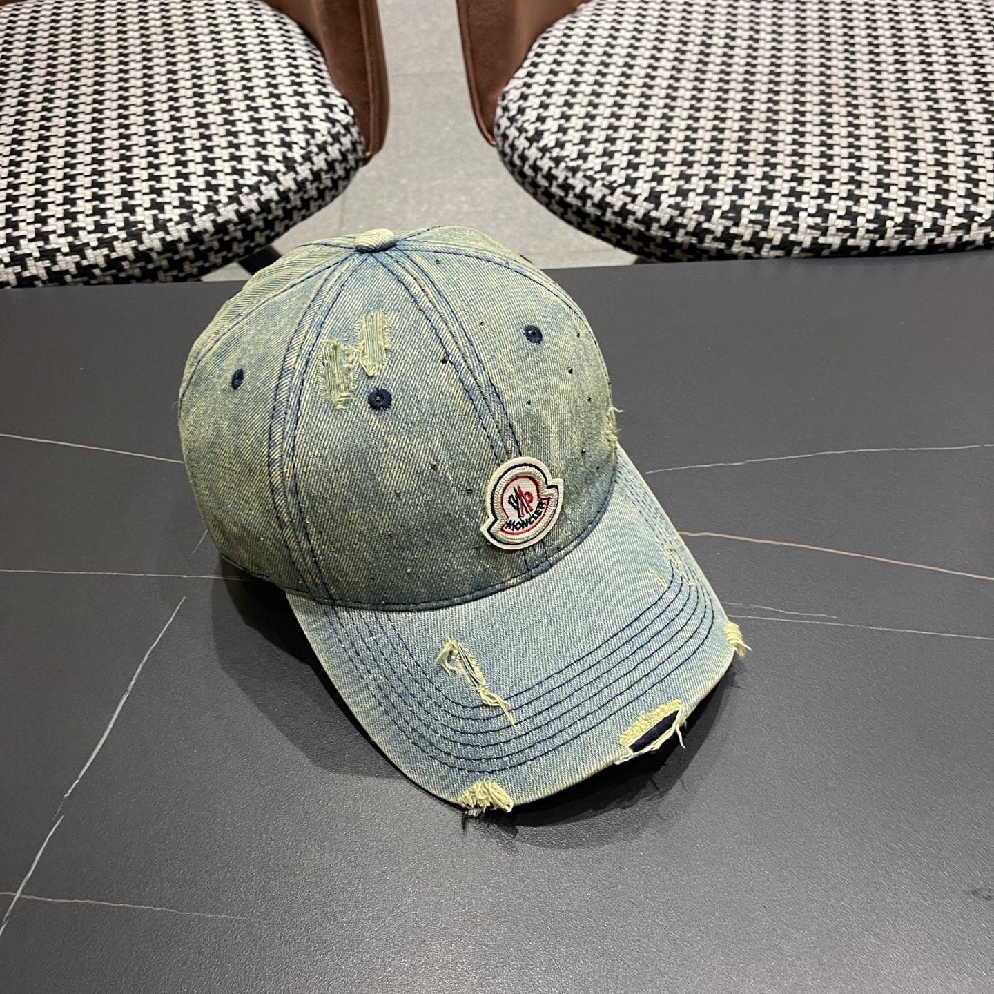 MONCLER蒙口带钻牛仔棒球帽🧢，欧美重工手法，曰韩潮流，时尚大气，帅哥美女必入款❤️❤️旅游出行必备