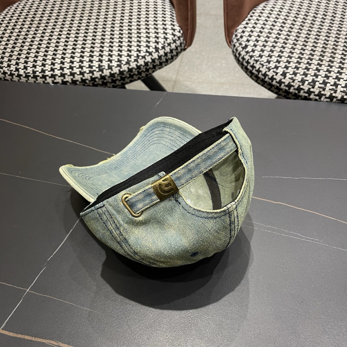 MONCLER蒙口带钻牛仔棒球帽🧢，欧美重工手法，曰韩潮流，时尚大气，帅哥美女必入款❤️❤️旅游出行必备