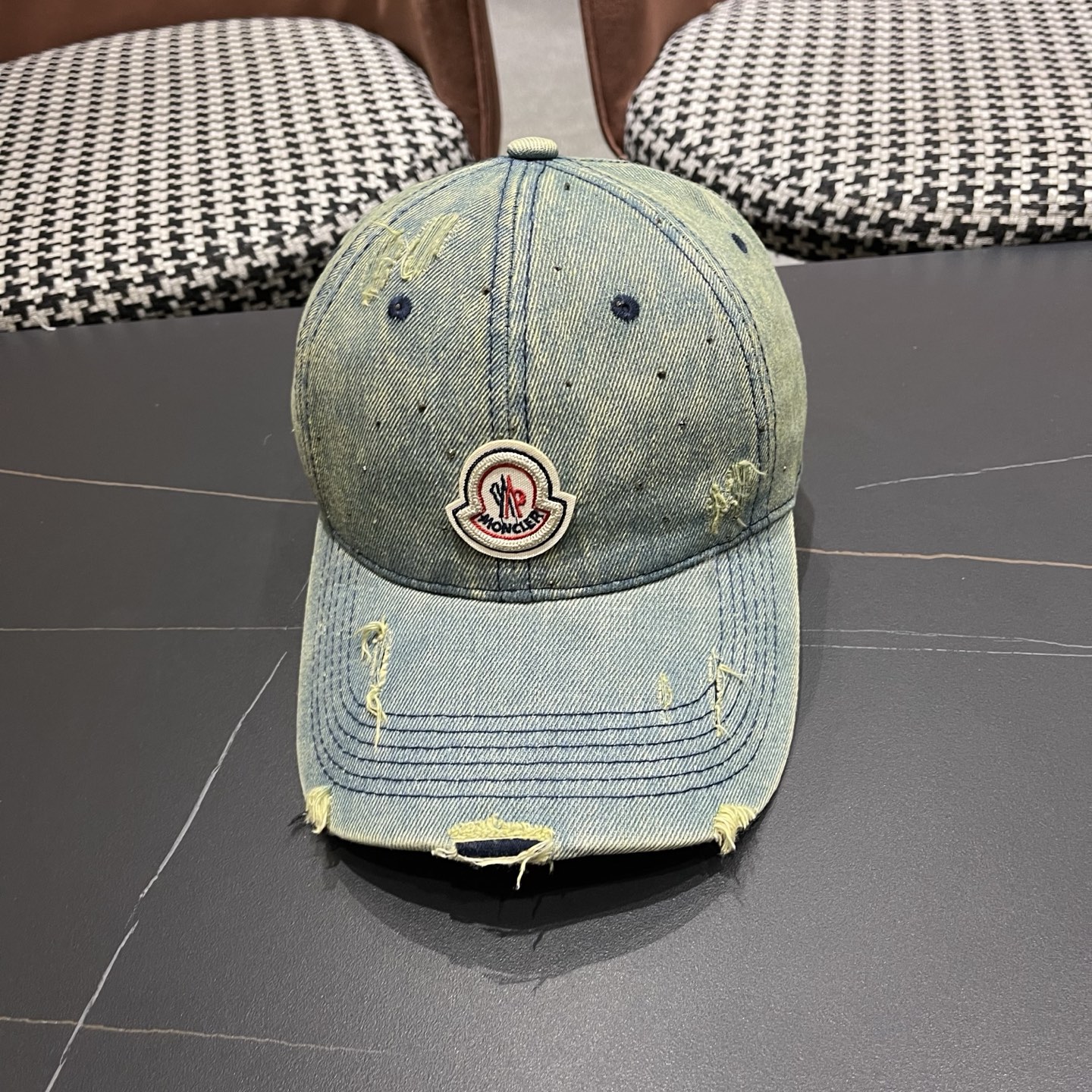 MONCLER蒙口带钻牛仔棒球帽🧢，欧美重工手法，曰韩潮流，时尚大气，帅哥美女必入款❤️❤️旅游出行必备