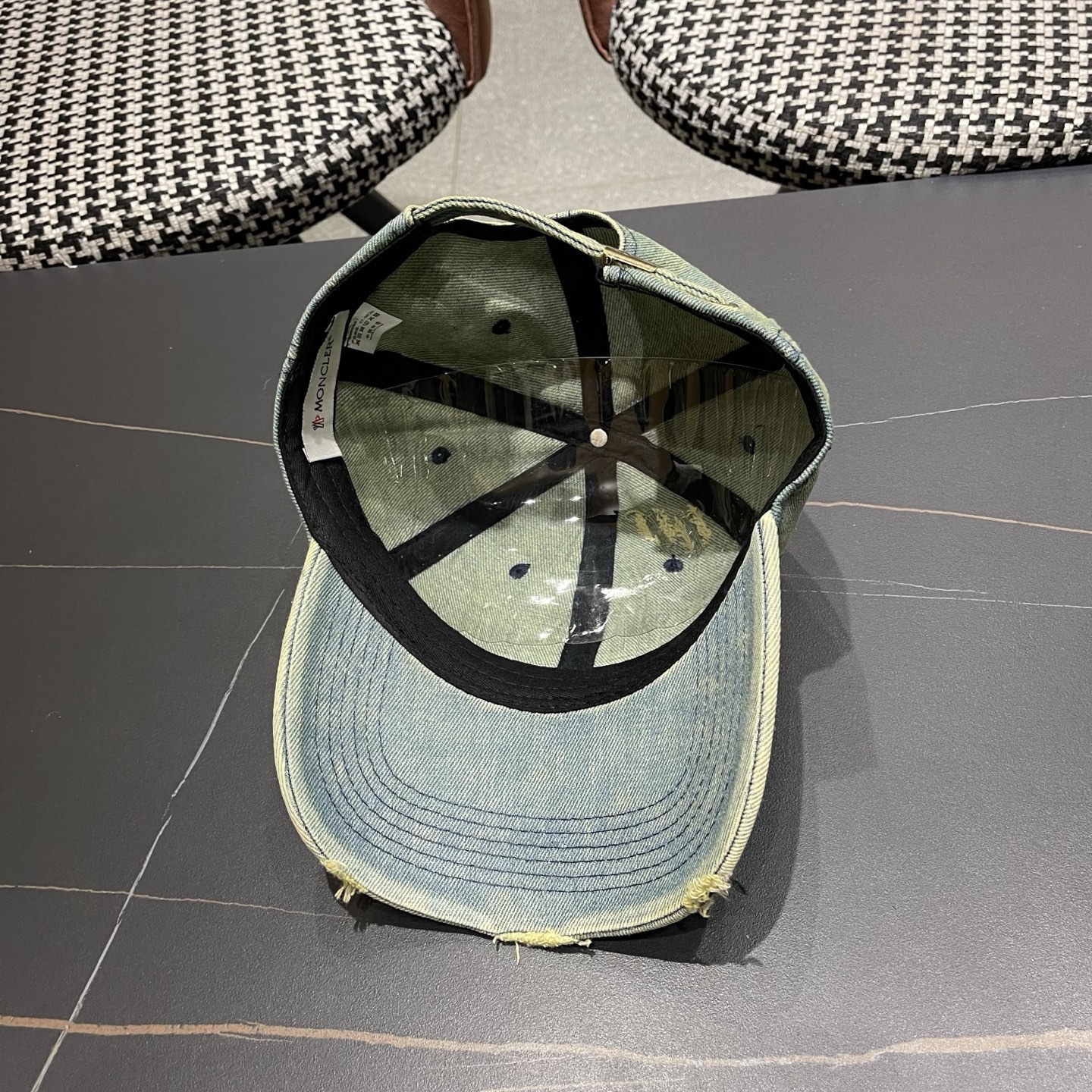 MONCLER蒙口带钻牛仔棒球帽🧢，欧美重工手法，曰韩潮流，时尚大气，帅哥美女必入款❤️❤️旅游出行必备