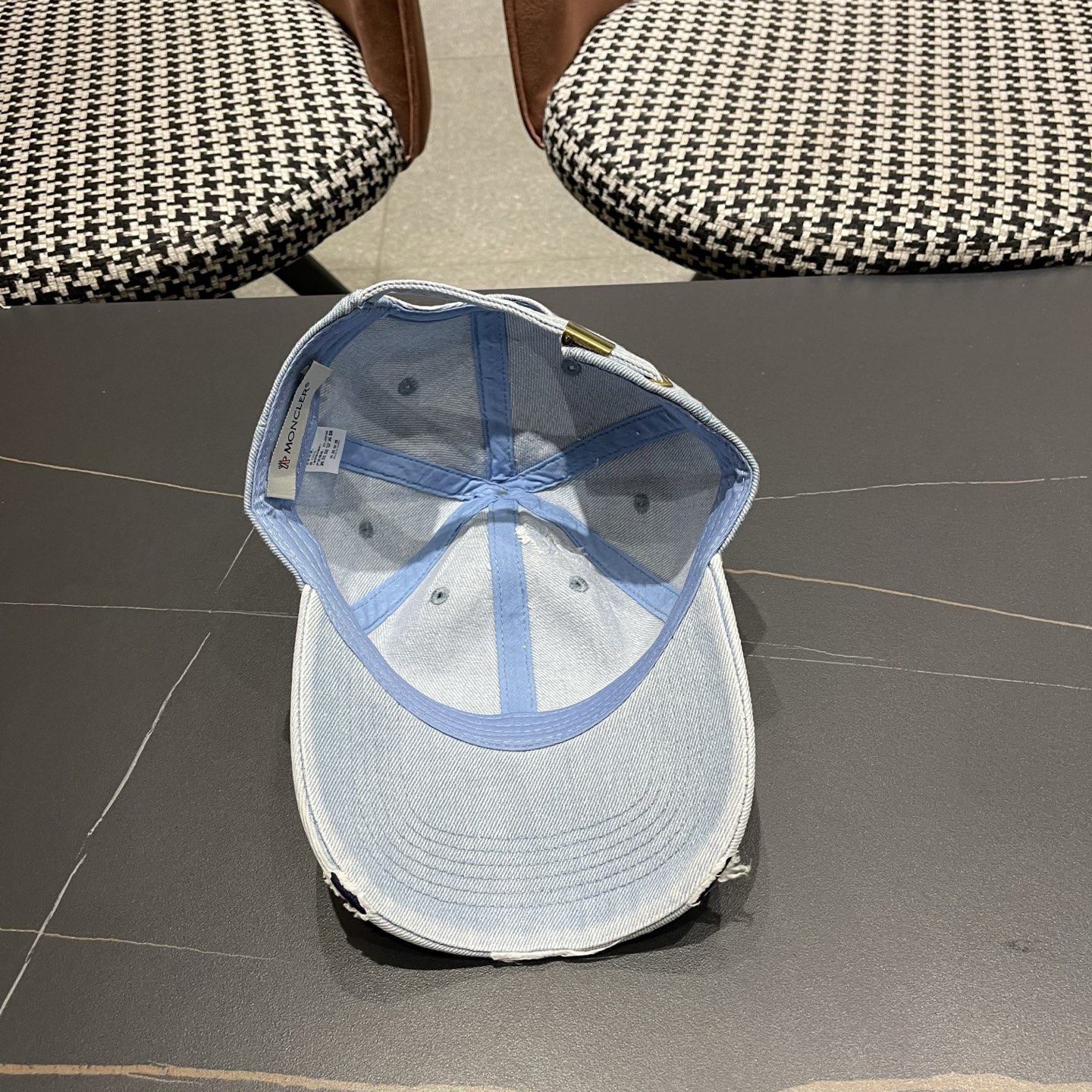 MONCLER蒙口带钻牛仔棒球帽🧢，欧美重工手法，曰韩潮流，时尚大气，帅哥美女必入款❤️❤️旅游出行必备