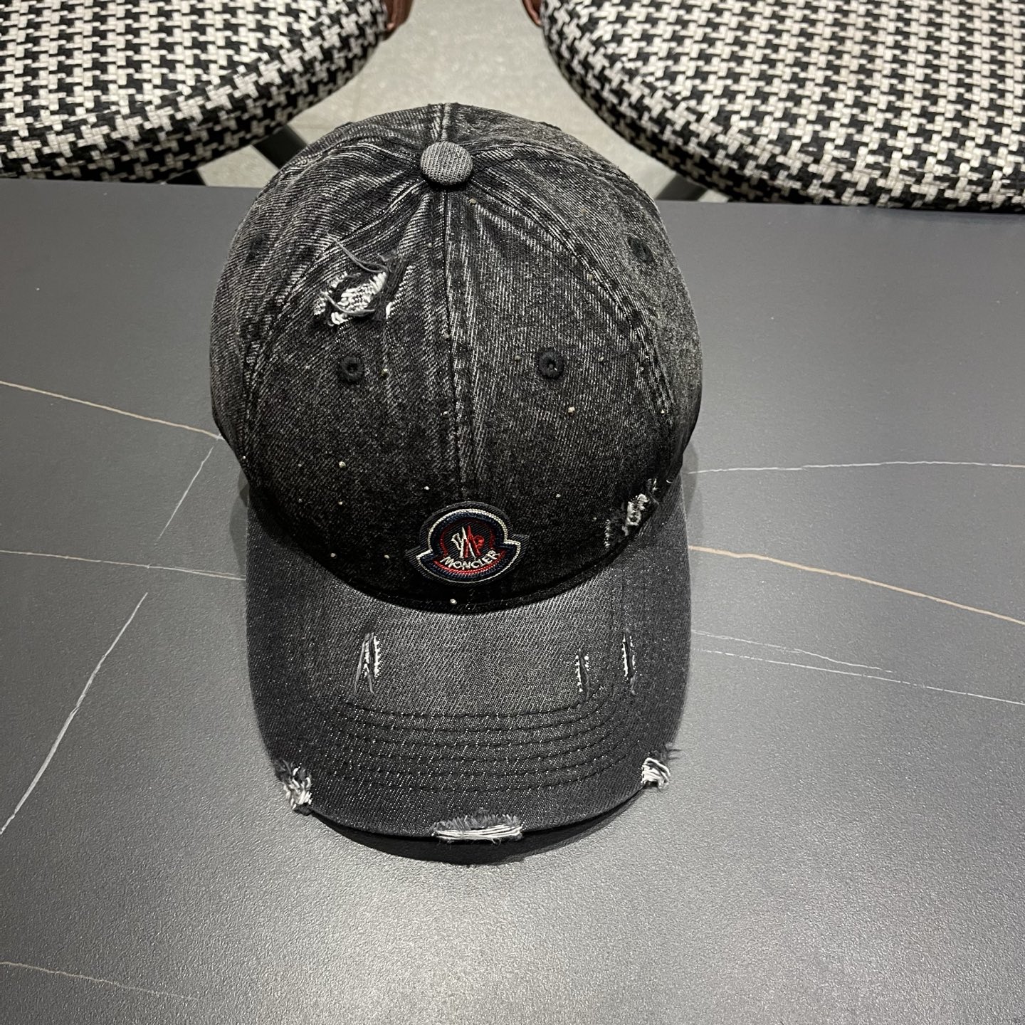 MONCLER蒙口带钻牛仔棒球帽🧢，欧美重工手法，曰韩潮流，时尚大气，帅哥美女必入款❤️❤️旅游出行必备