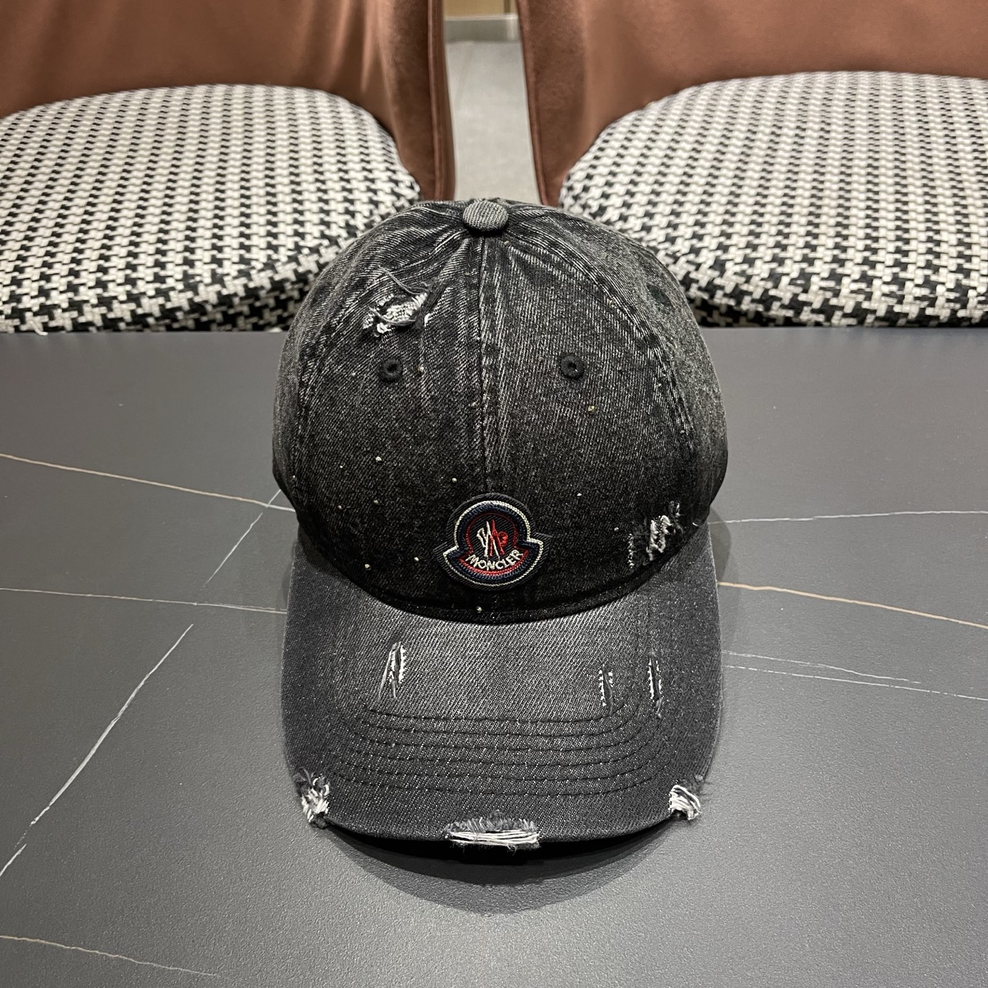 MONCLER蒙口带钻牛仔棒球帽🧢，欧美重工手法，曰韩潮流，时尚大气，帅哥美女必入款❤️❤️旅游出行必备