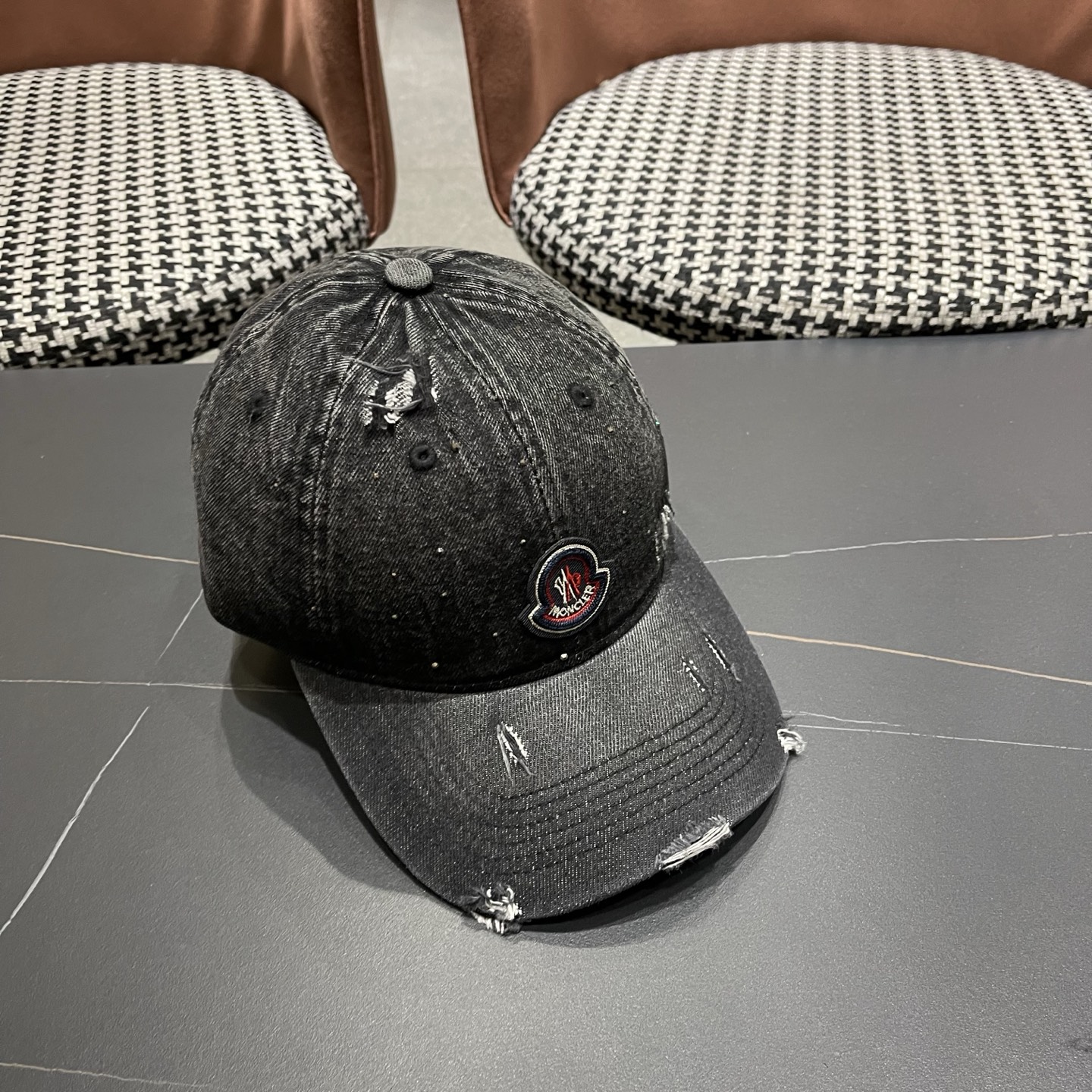 MONCLER蒙口带钻牛仔棒球帽🧢，欧美重工手法，曰韩潮流，时尚大气，帅哥美女必入款❤️❤️旅游出行必备