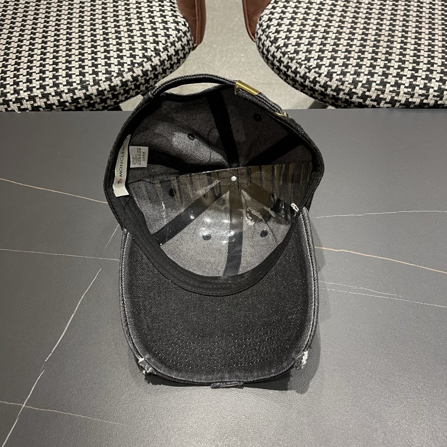 MONCLER蒙口带钻牛仔棒球帽🧢，欧美重工手法，曰韩潮流，时尚大气，帅哥美女必入款❤️❤️旅游出行必备