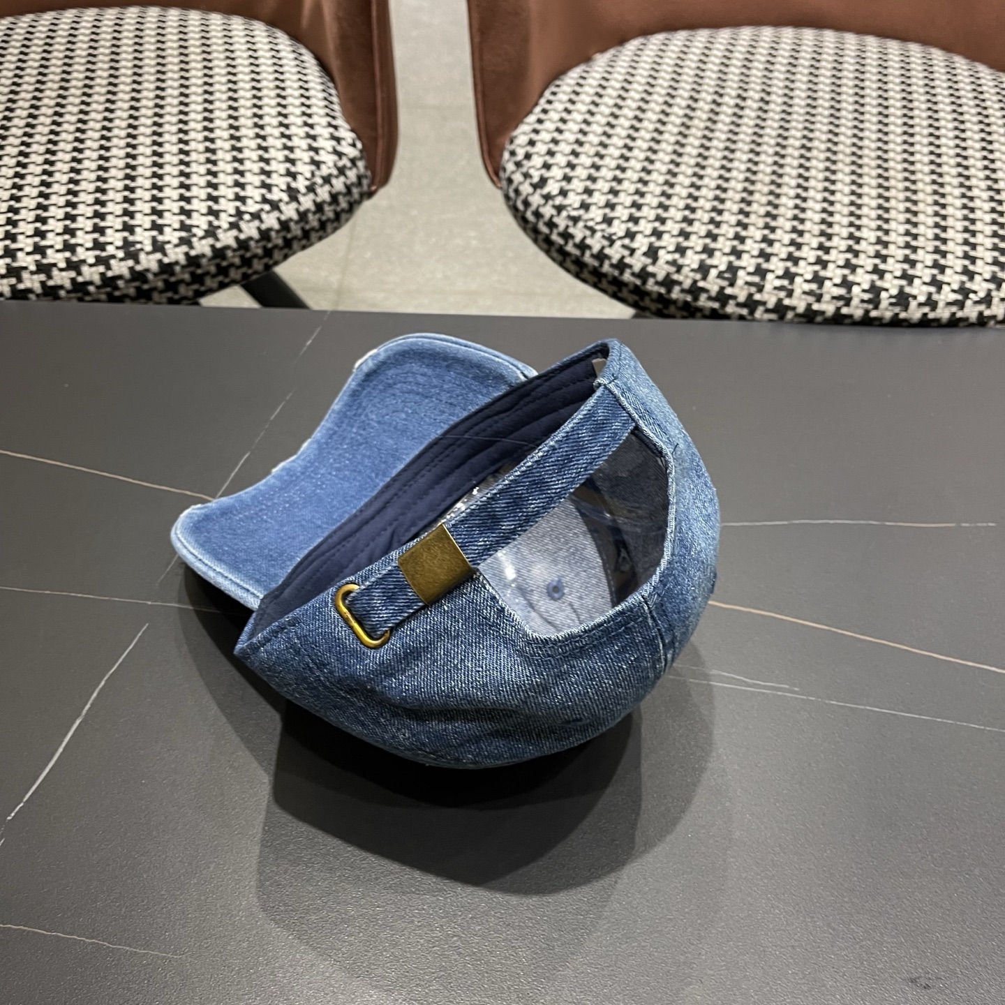 MONCLER蒙口带钻牛仔棒球帽🧢，欧美重工手法，曰韩潮流，时尚大气，帅哥美女必入款❤️❤️旅游出行必备