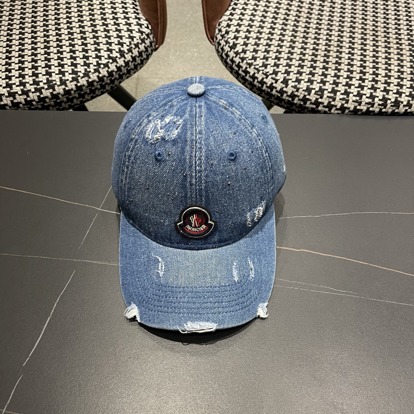 MONCLER蒙口带钻牛仔棒球帽🧢，欧美重工手法，曰韩潮流，时尚大气，帅哥美女必入款❤️❤️旅游出行必备