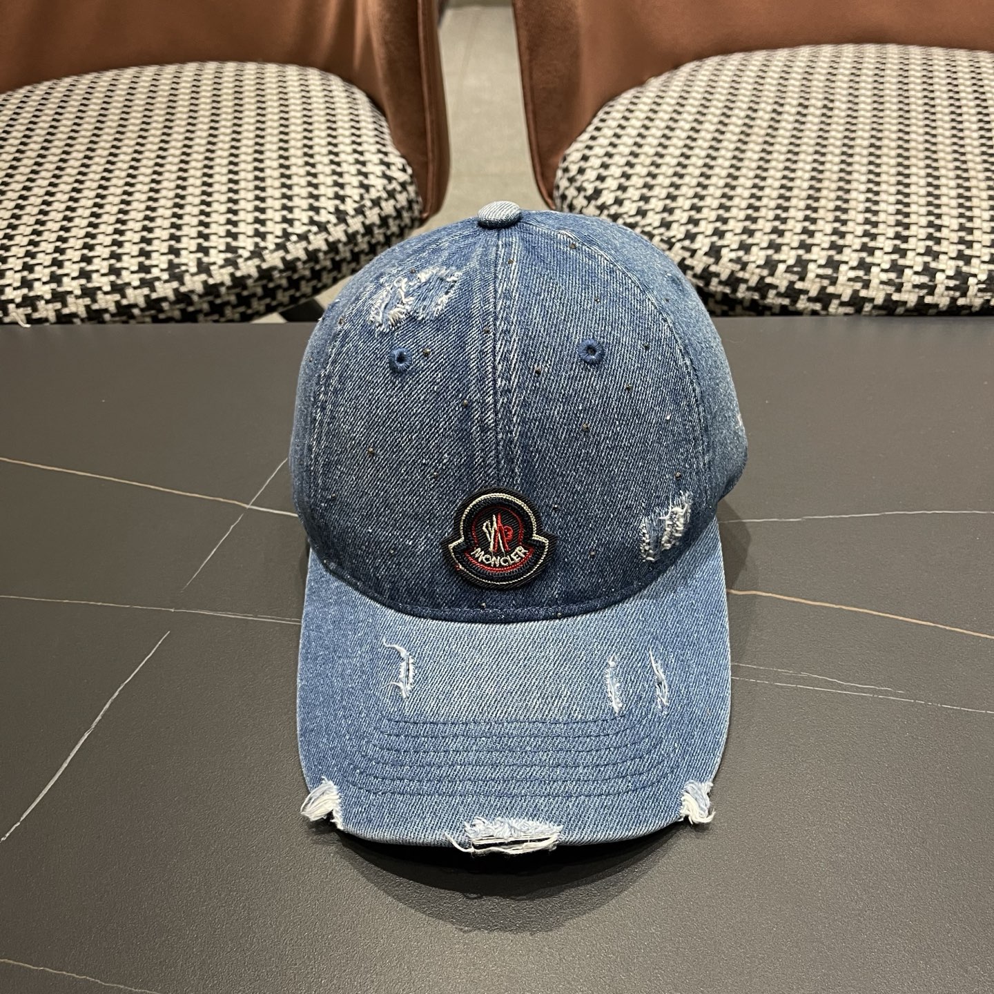 MONCLER蒙口带钻牛仔棒球帽🧢，欧美重工手法，曰韩潮流，时尚大气，帅哥美女必入款❤️❤️旅游出行必备