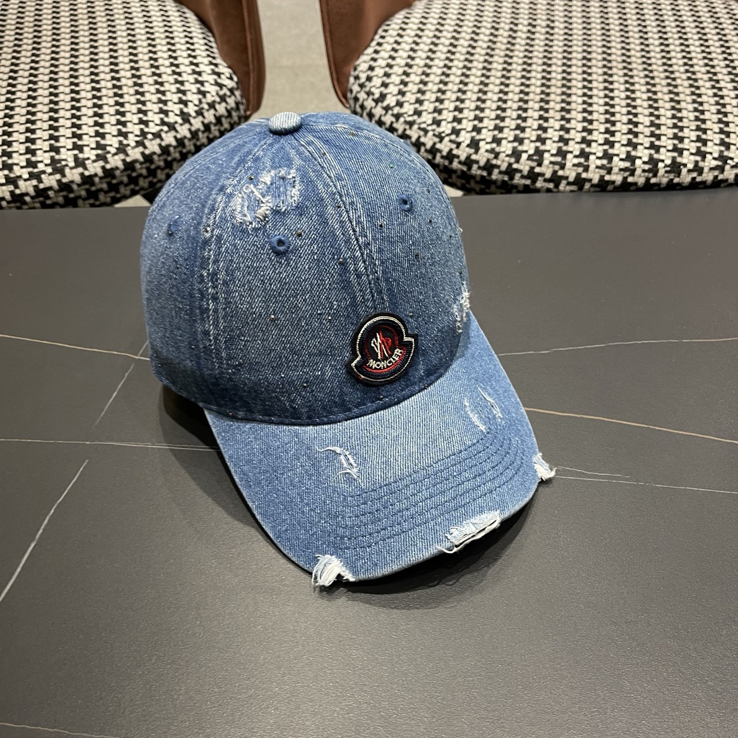 MONCLER蒙口带钻牛仔棒球帽🧢，欧美重工手法，曰韩潮流，时尚大气，帅哥美女必入款❤️❤️旅游出行必备