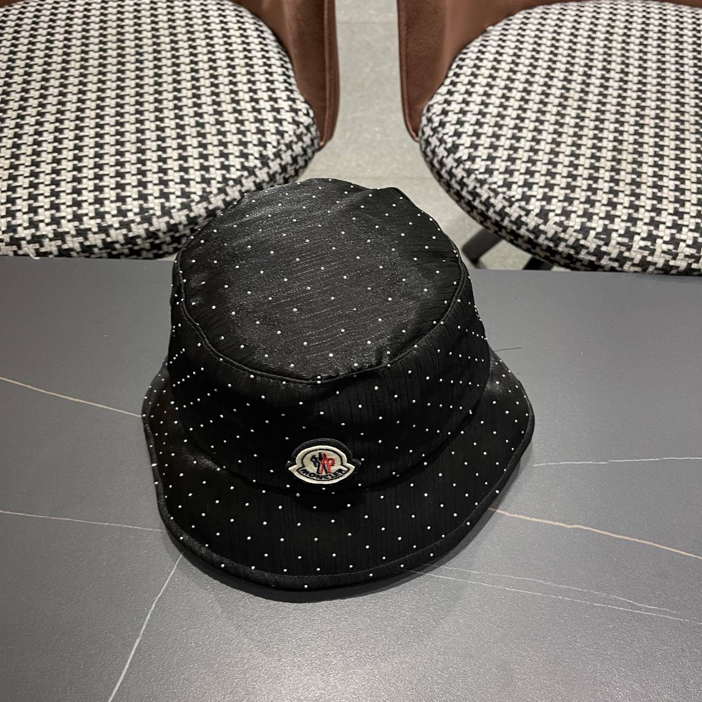 MONCLER（蒙口）韩版水钻渔夫帽女春夏显脸小时尚盆帽平顶可折叠新款遮阳防晒帽子