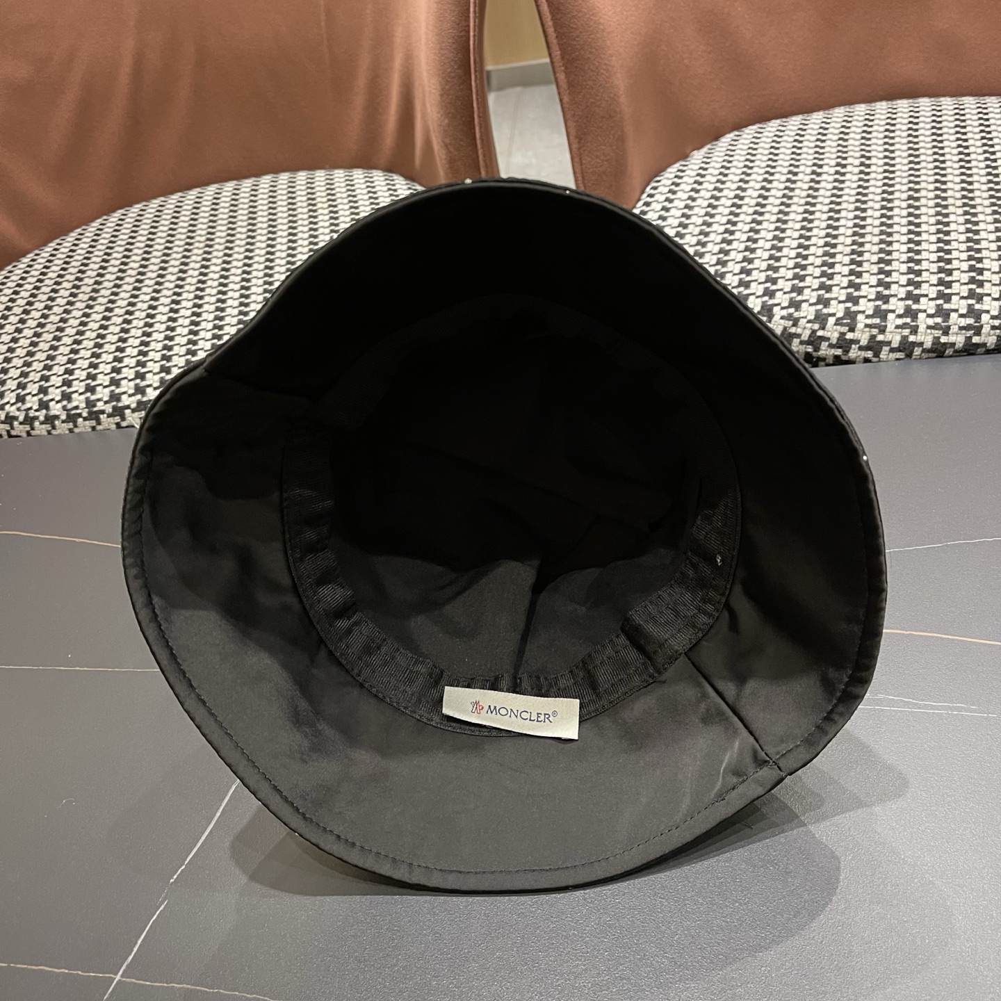 MONCLER（蒙口）韩版水钻渔夫帽女春夏显脸小时尚盆帽平顶可折叠新款遮阳防晒帽子