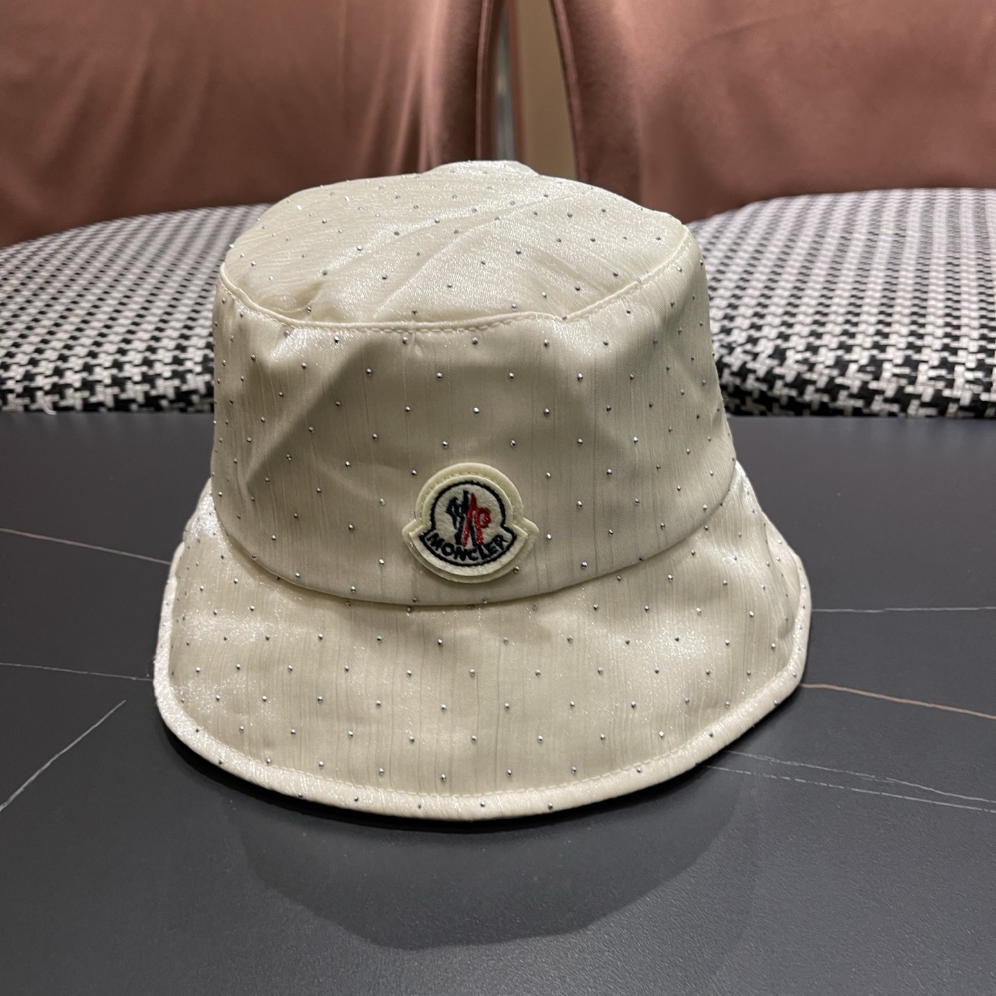 MONCLER（蒙口）韩版水钻渔夫帽女春夏显脸小时尚盆帽平顶可折叠新款遮阳防晒帽子