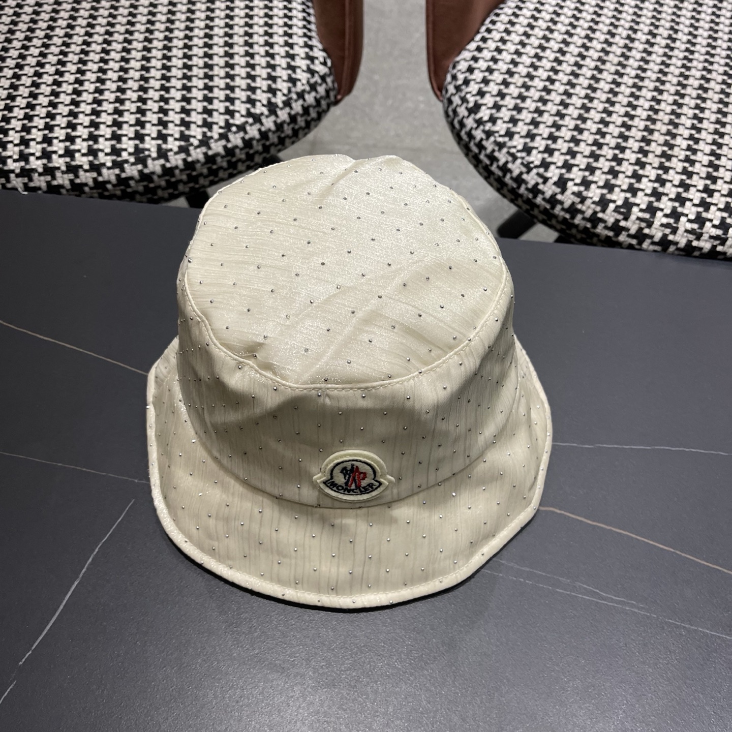 MONCLER（蒙口）韩版水钻渔夫帽女春夏显脸小时尚盆帽平顶可折叠新款遮阳防晒帽子