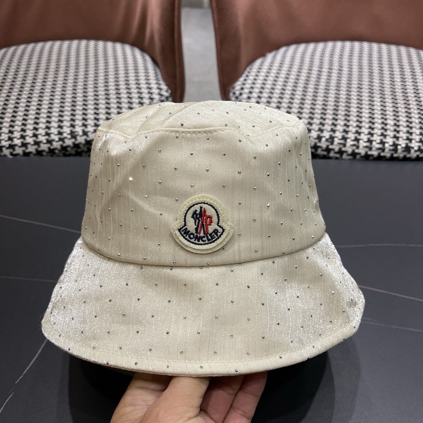 MONCLER（蒙口）韩版水钻渔夫帽女春夏显脸小时尚盆帽平顶可折叠新款遮阳防晒帽子