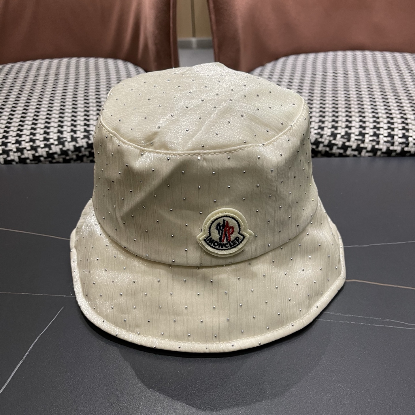 MONCLER（蒙口）韩版水钻渔夫帽女春夏显脸小时尚盆帽平顶可折叠新款遮阳防晒帽子