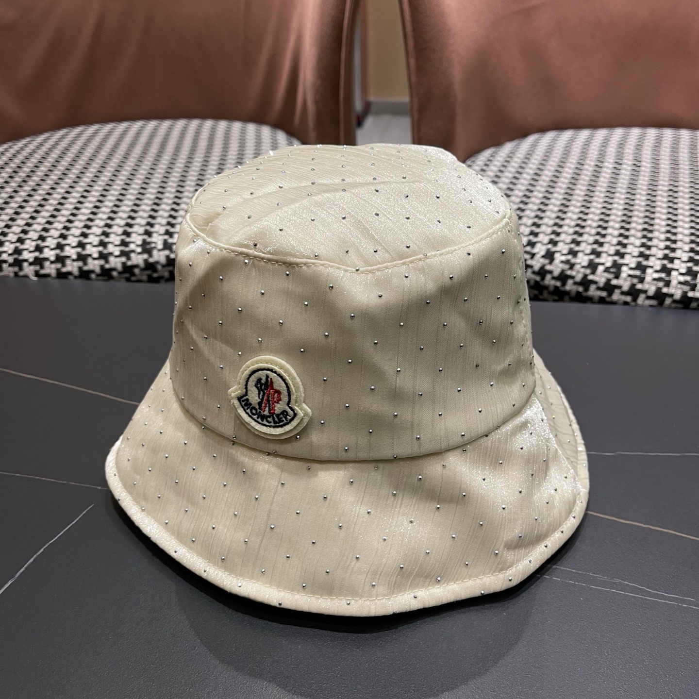 MONCLER（蒙口）韩版水钻渔夫帽女春夏显脸小时尚盆帽平顶可折叠新款遮阳防晒帽子