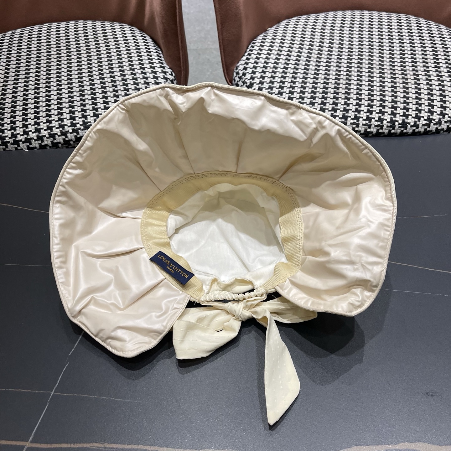 LV路易威登 渔夫帽女夏季防紫外线新款蝴蝶结遮阳帽加大檐防晒帽太阳