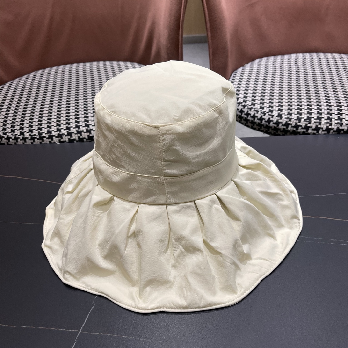 BALENCIAGA巴黎世家夏季新款渔夫帽，简约休闲百搭款，头围57cm