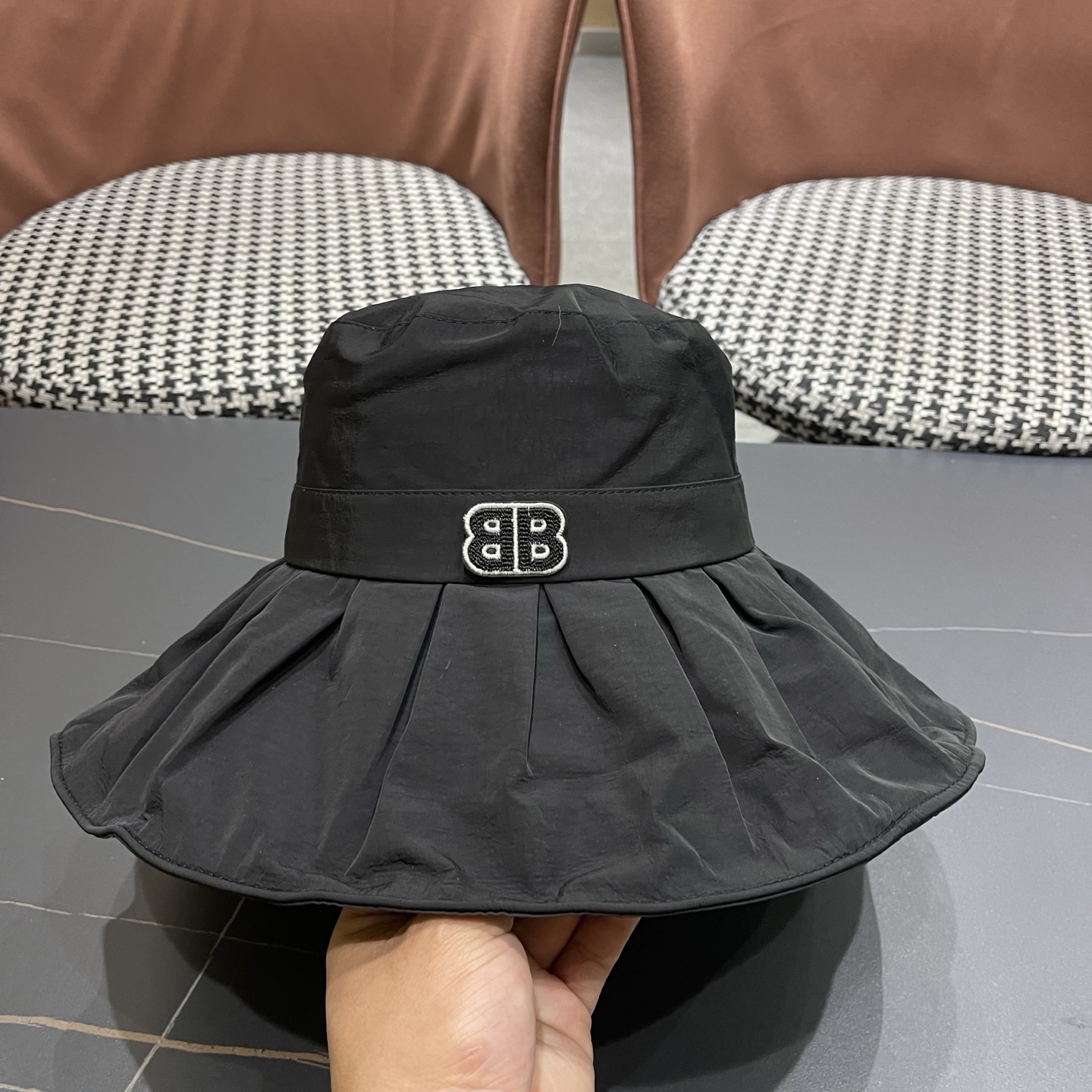 BALENCIAGA巴黎世家夏季新款渔夫帽，简约休闲百搭款，头围57cm