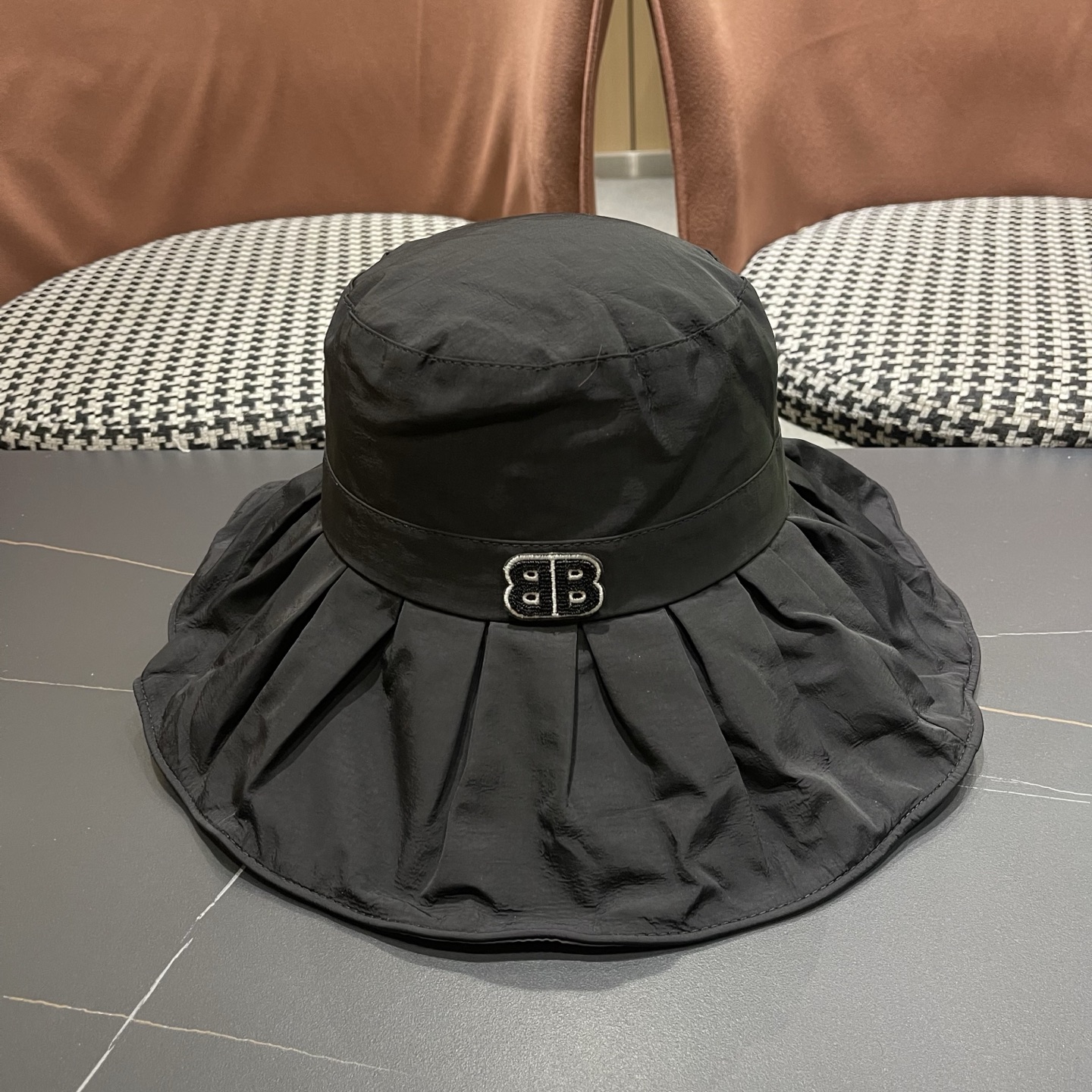 BALENCIAGA巴黎世家夏季新款渔夫帽，简约休闲百搭款，头围57cm