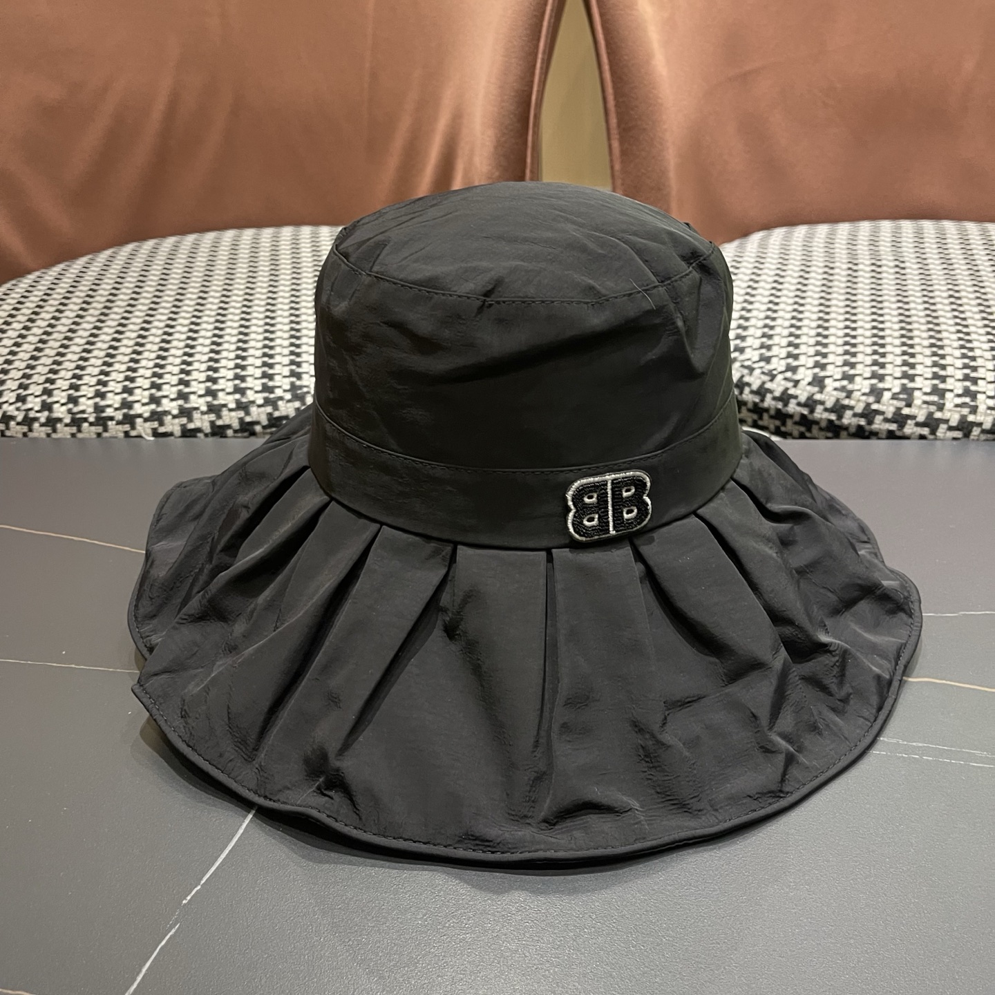 BALENCIAGA巴黎世家夏季新款渔夫帽，简约休闲百搭款，头围57cm