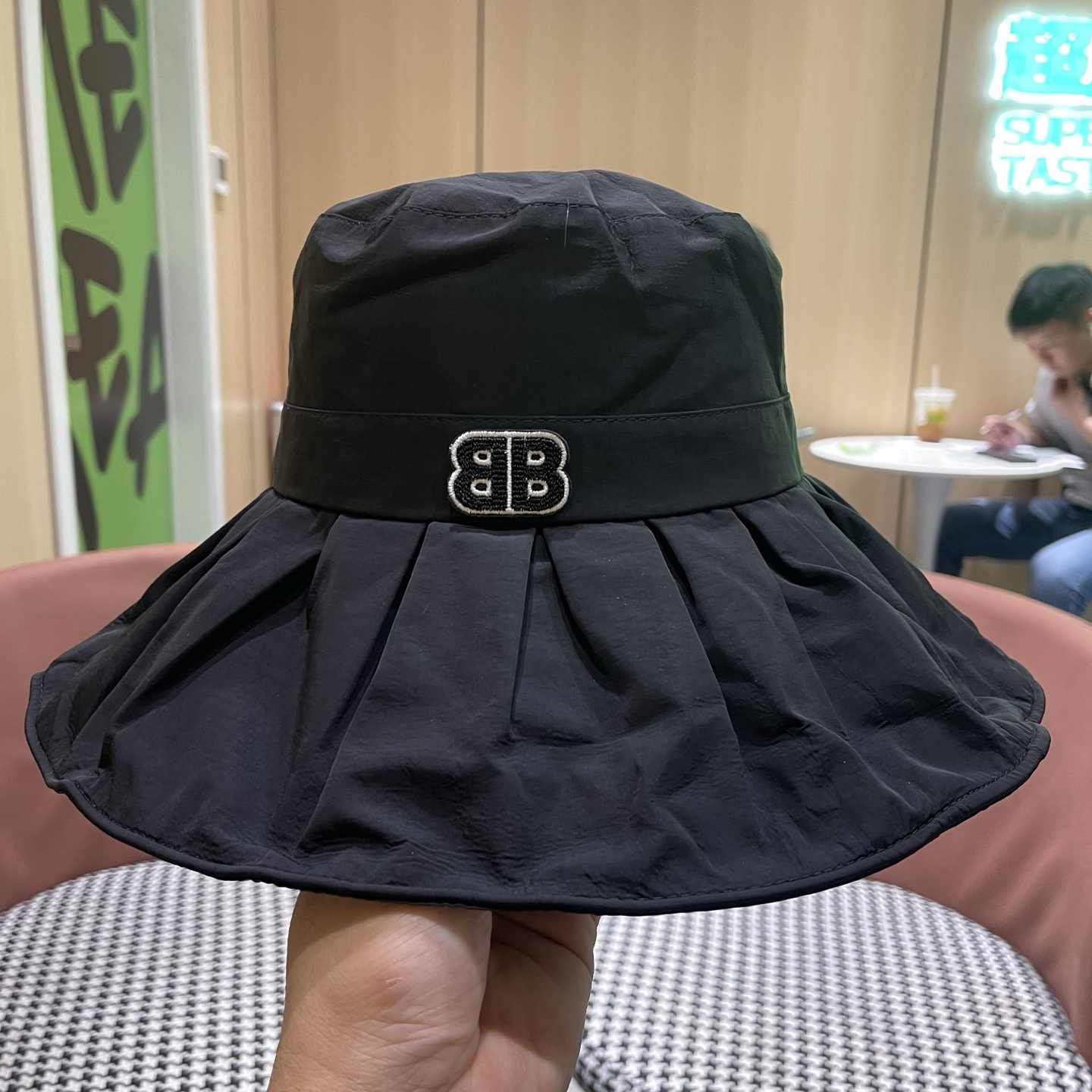 BALENCIAGA巴黎世家夏季新款渔夫帽，简约休闲百搭款，头围57cm