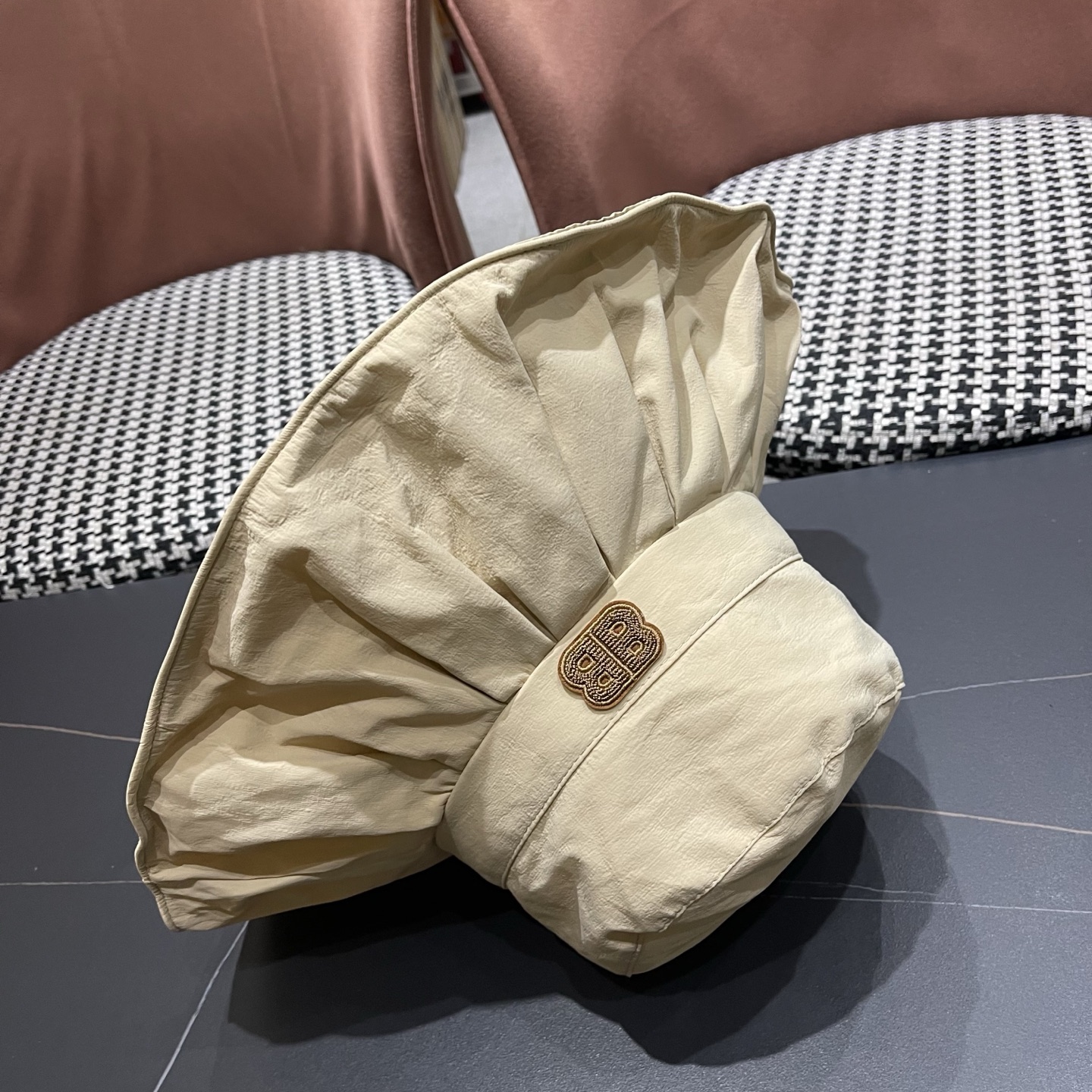 BALENCIAGA巴黎世家夏季新款渔夫帽，简约休闲百搭款，头围57cm