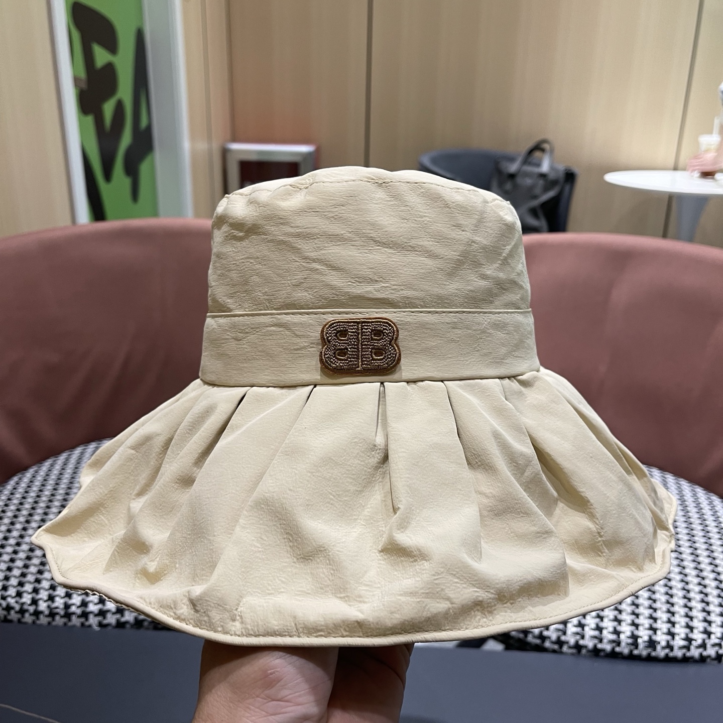 BALENCIAGA巴黎世家夏季新款渔夫帽，简约休闲百搭款，头围57cm